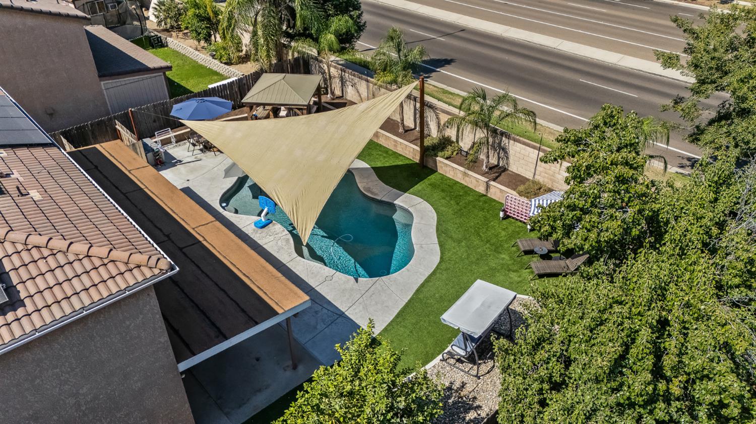 1942 Hanson Ave, Clovis, CA 93611