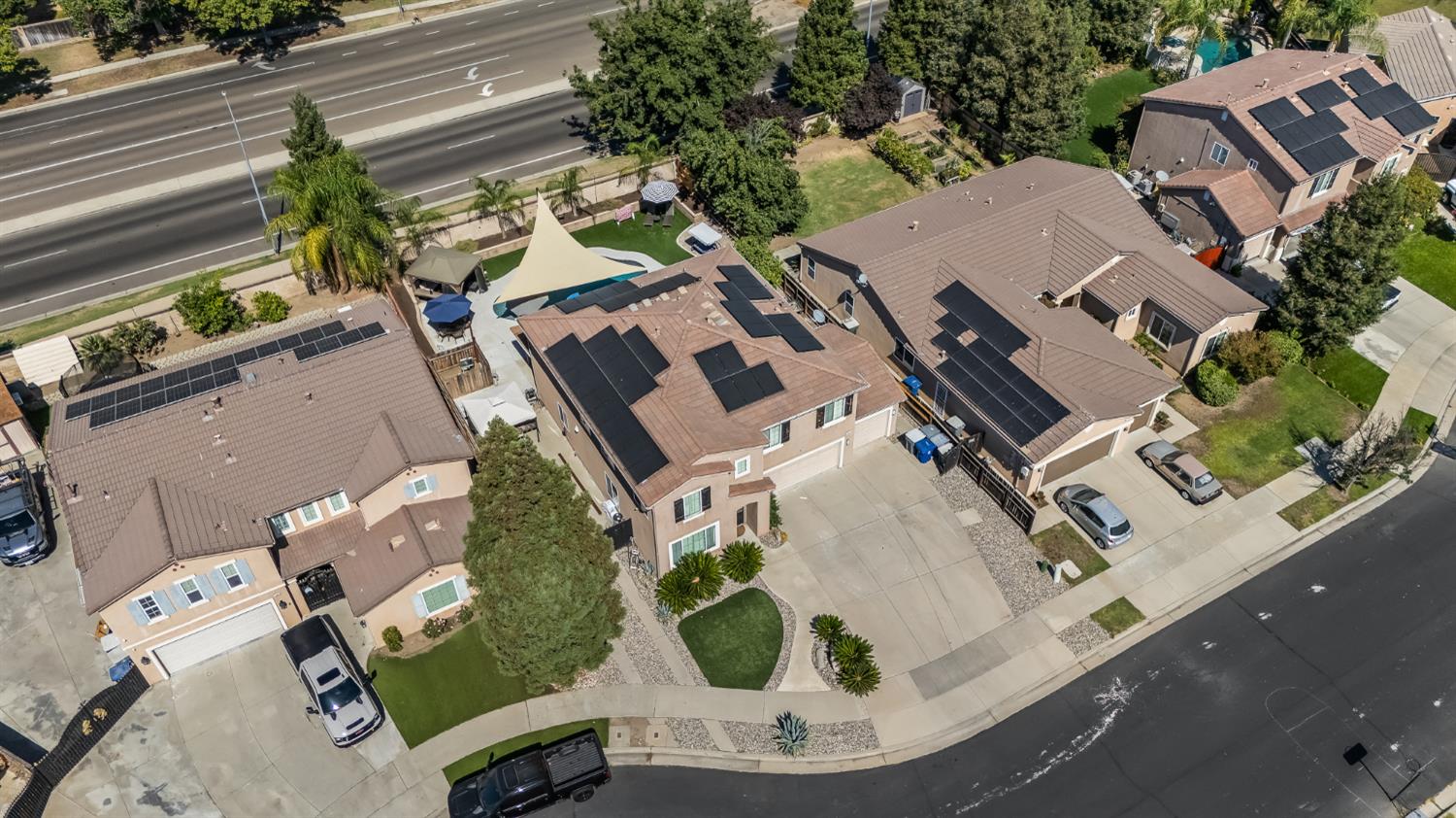 1942 Hanson Ave, Clovis, CA 93611