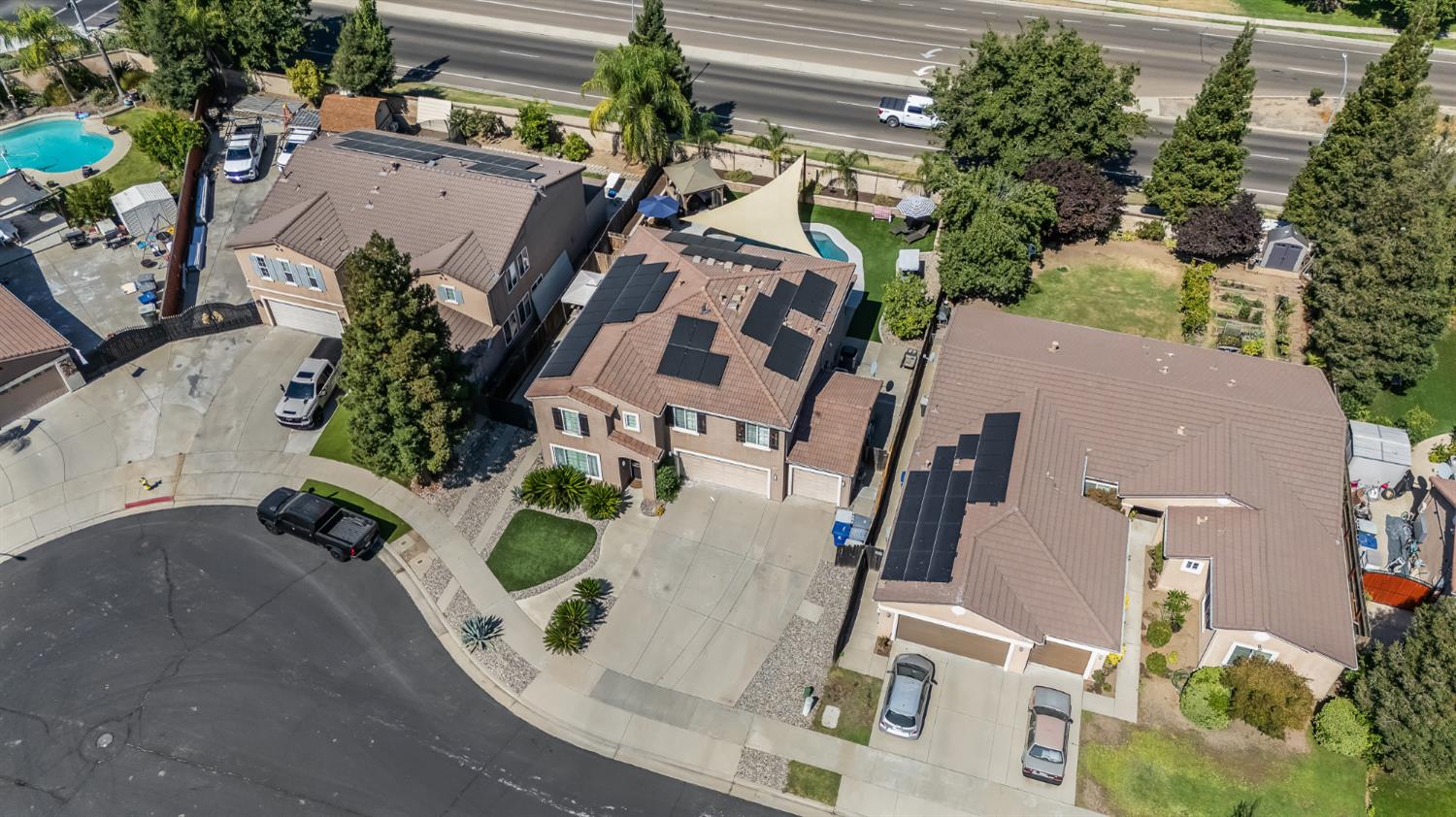 1942 Hanson Ave, Clovis, CA 93611