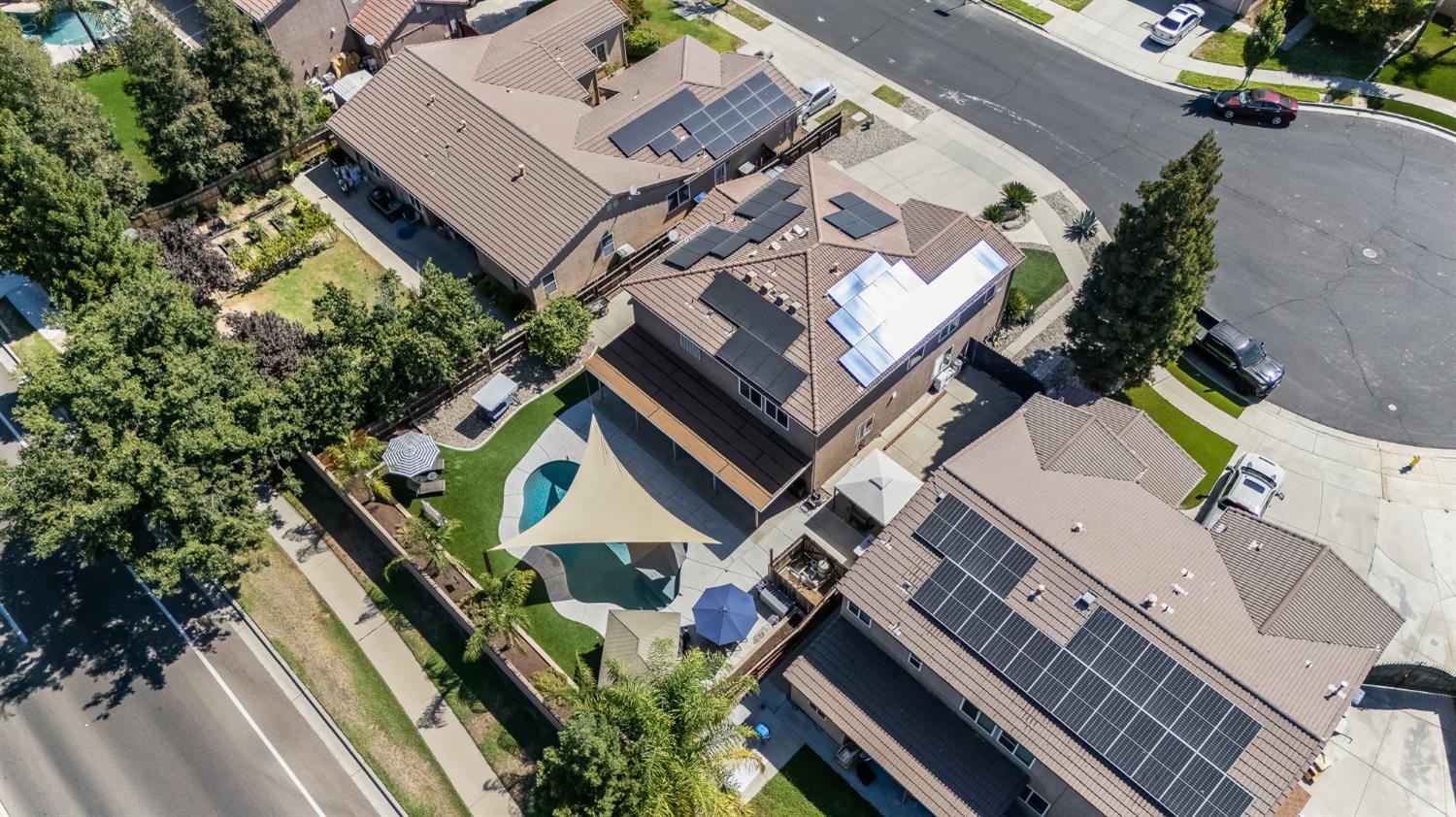 1942 Hanson Ave, Clovis, CA 93611
