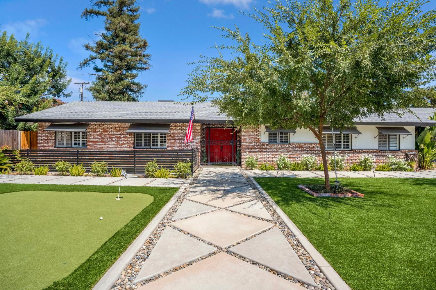 4690 N Barton Ave, Fresno, CA 93726