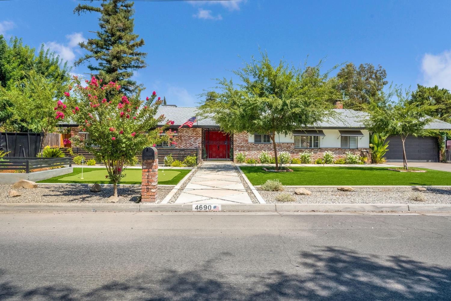 4690 N Barton Ave, Fresno, CA 93726
