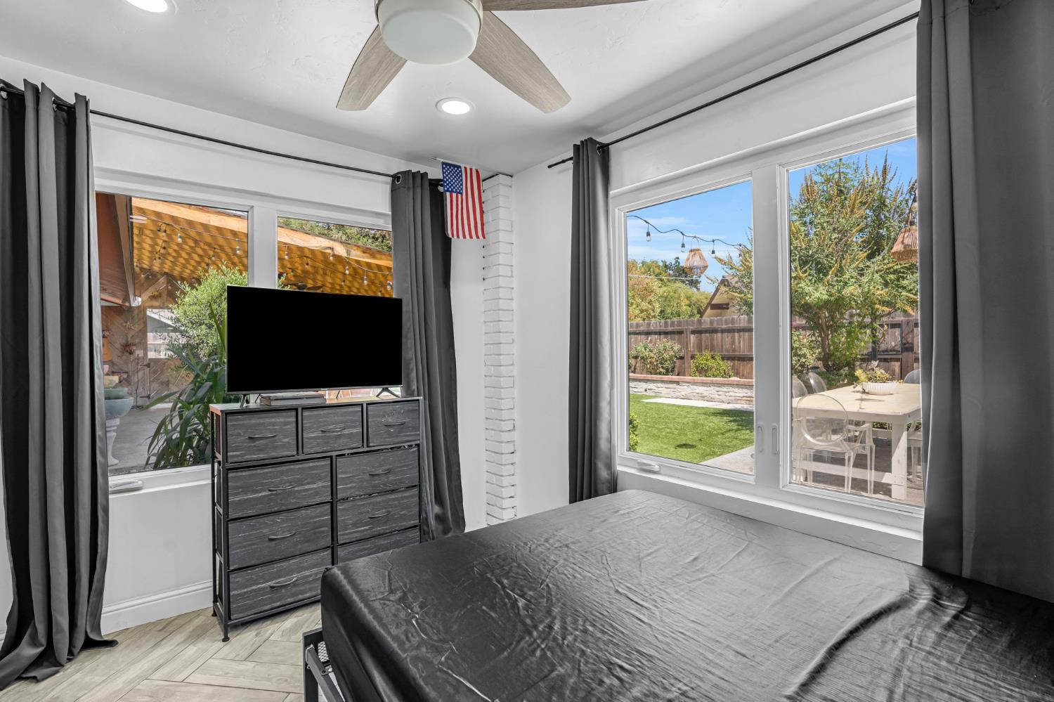 4690 N Barton Ave, Fresno, CA 93726