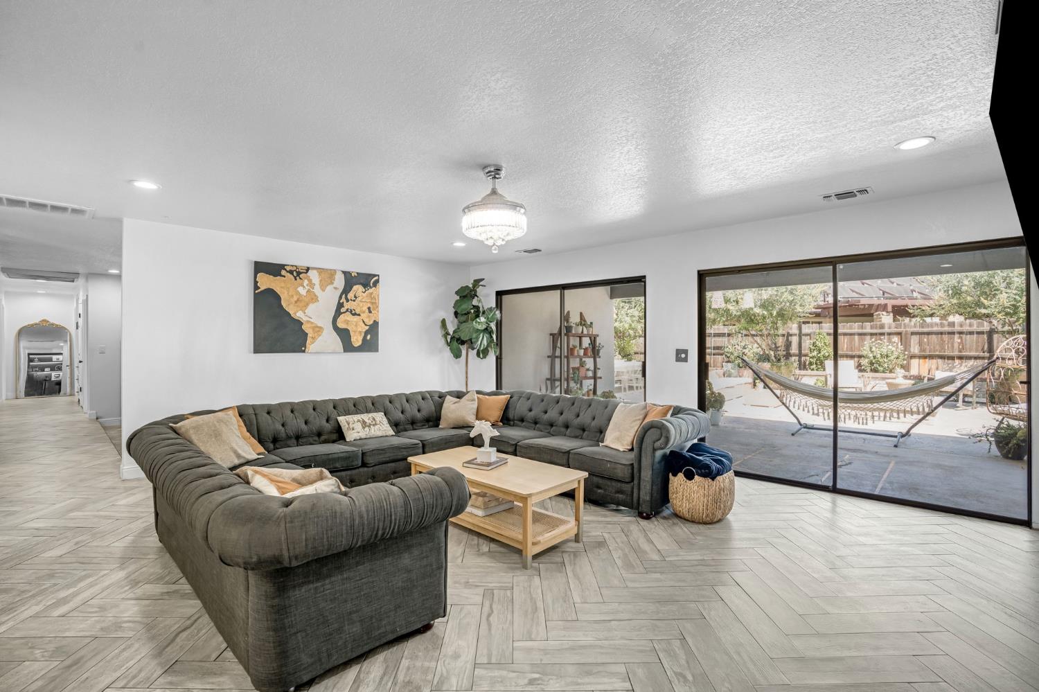 4690 N Barton Ave, Fresno, CA 93726