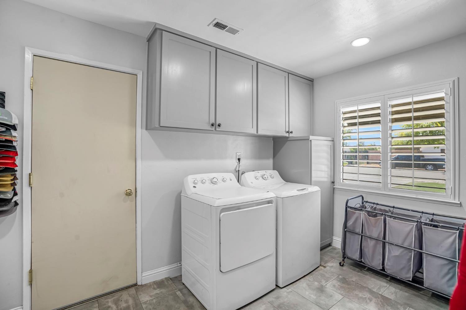 4690 N Barton Ave, Fresno, CA 93726