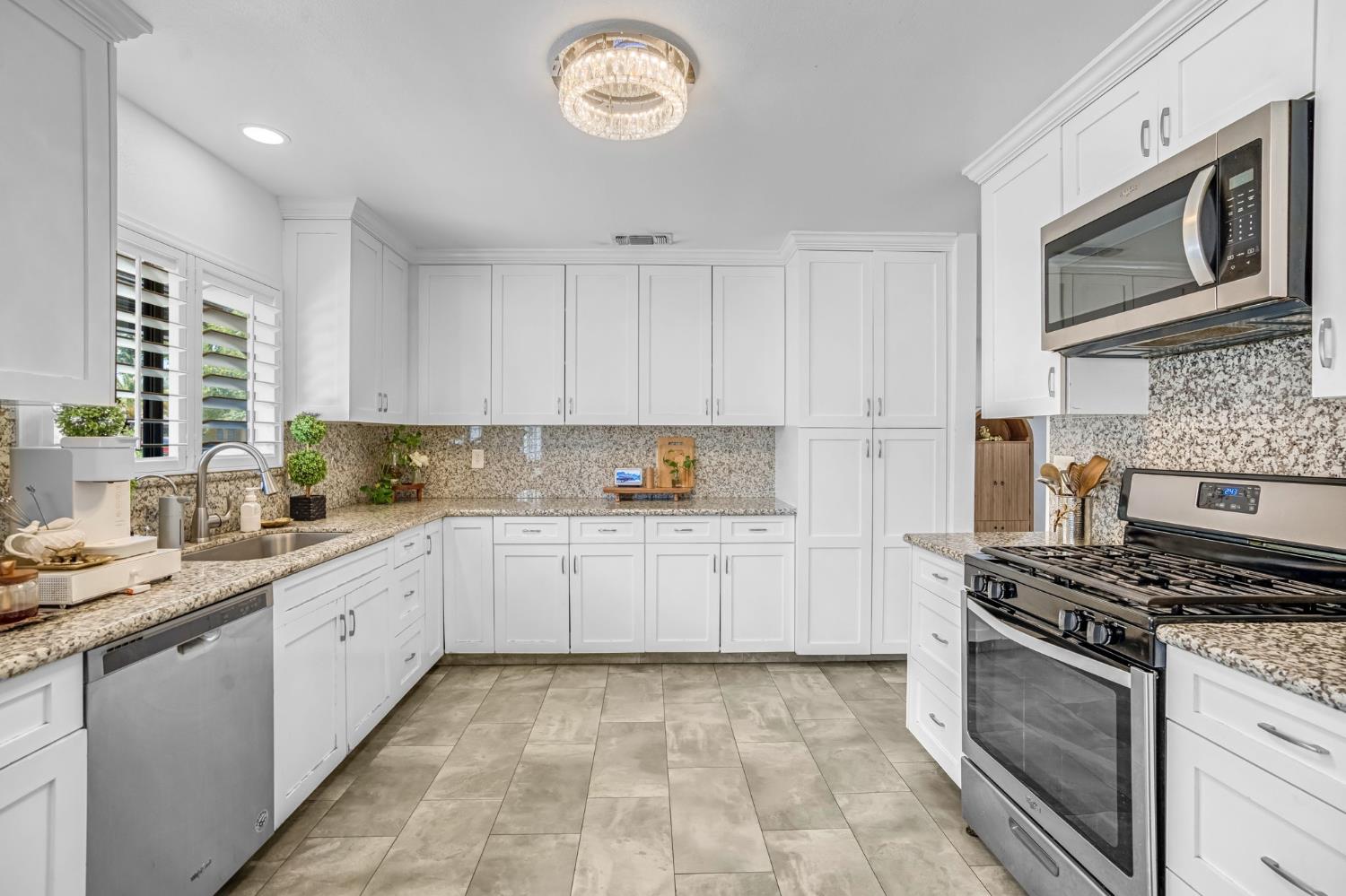 4690 N Barton Ave, Fresno, CA 93726