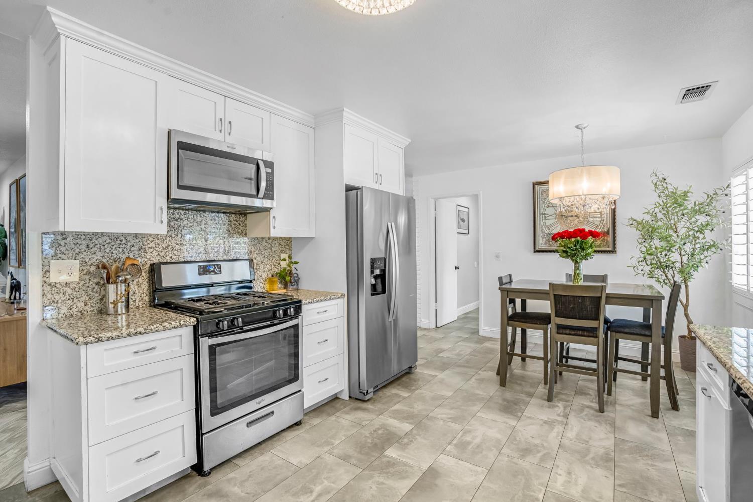 4690 N Barton Ave, Fresno, CA 93726