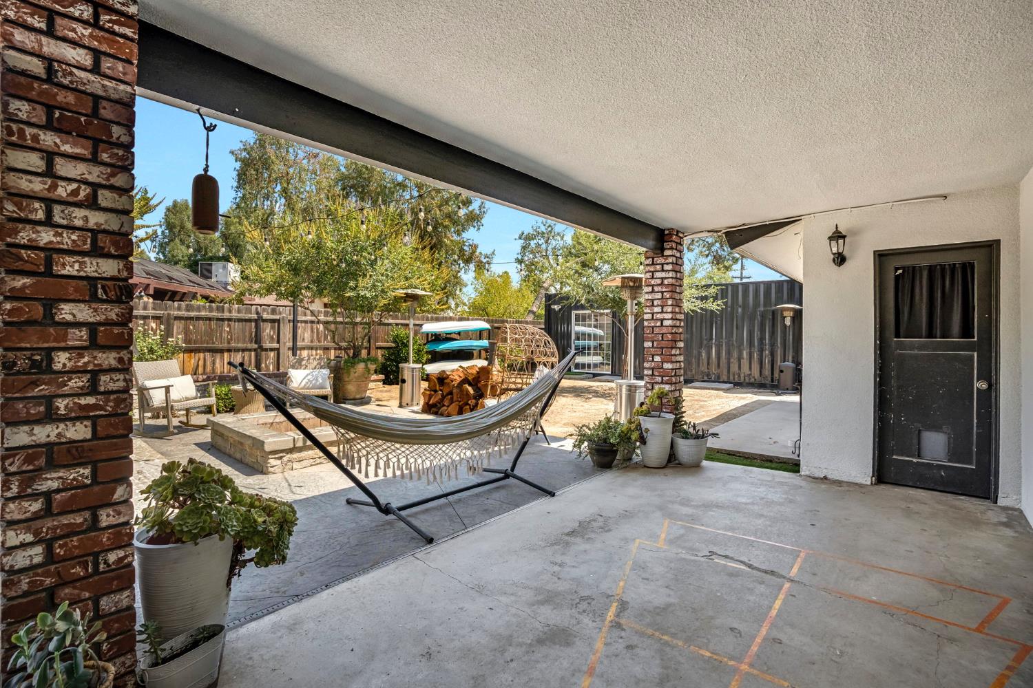 4690 N Barton Ave, Fresno, CA 93726