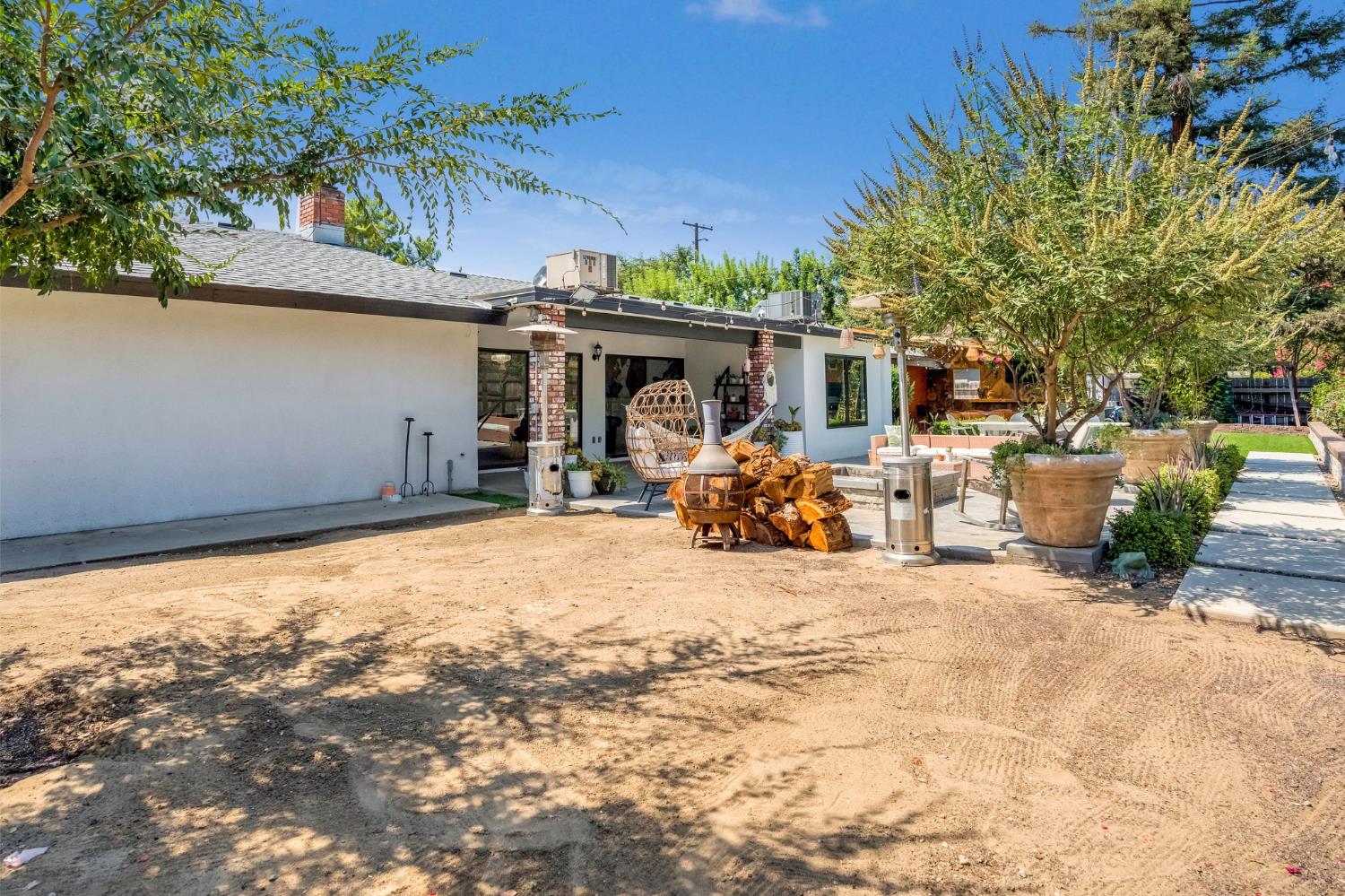 4690 N Barton Ave, Fresno, CA 93726
