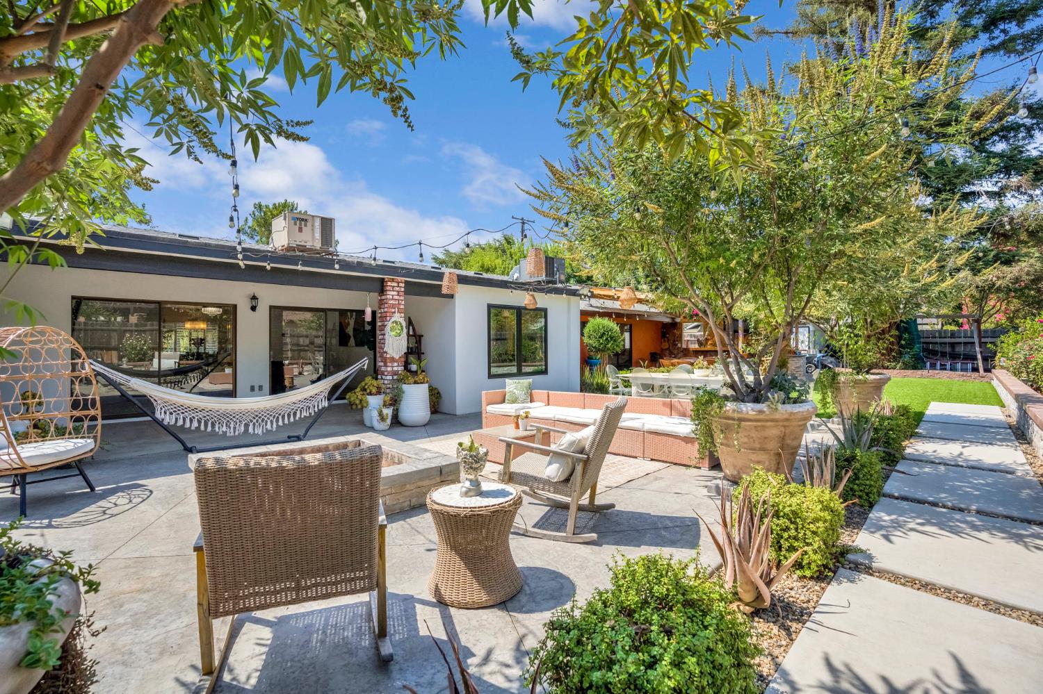 4690 N Barton Ave, Fresno, CA 93726