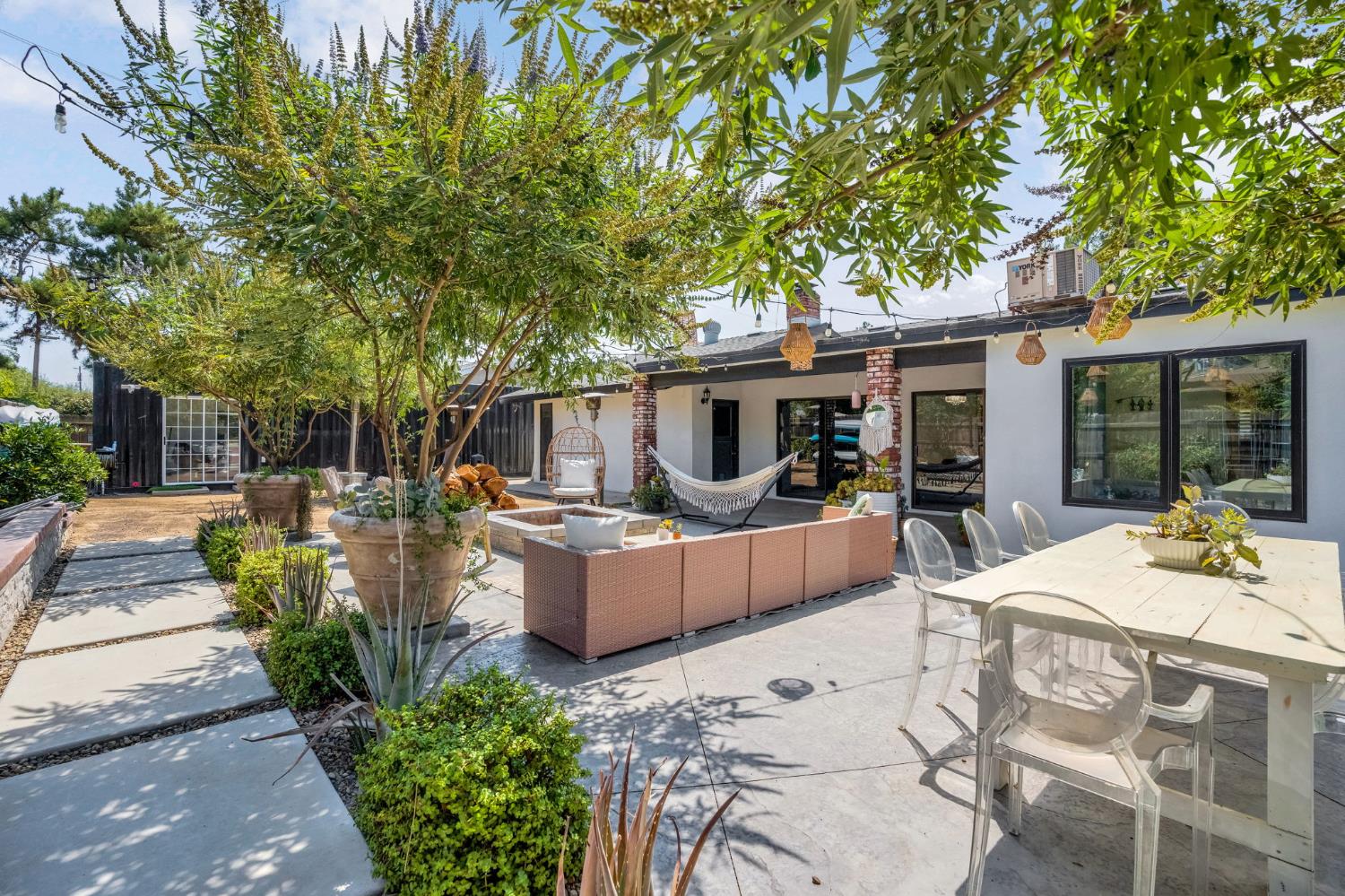 4690 N Barton Ave, Fresno, CA 93726