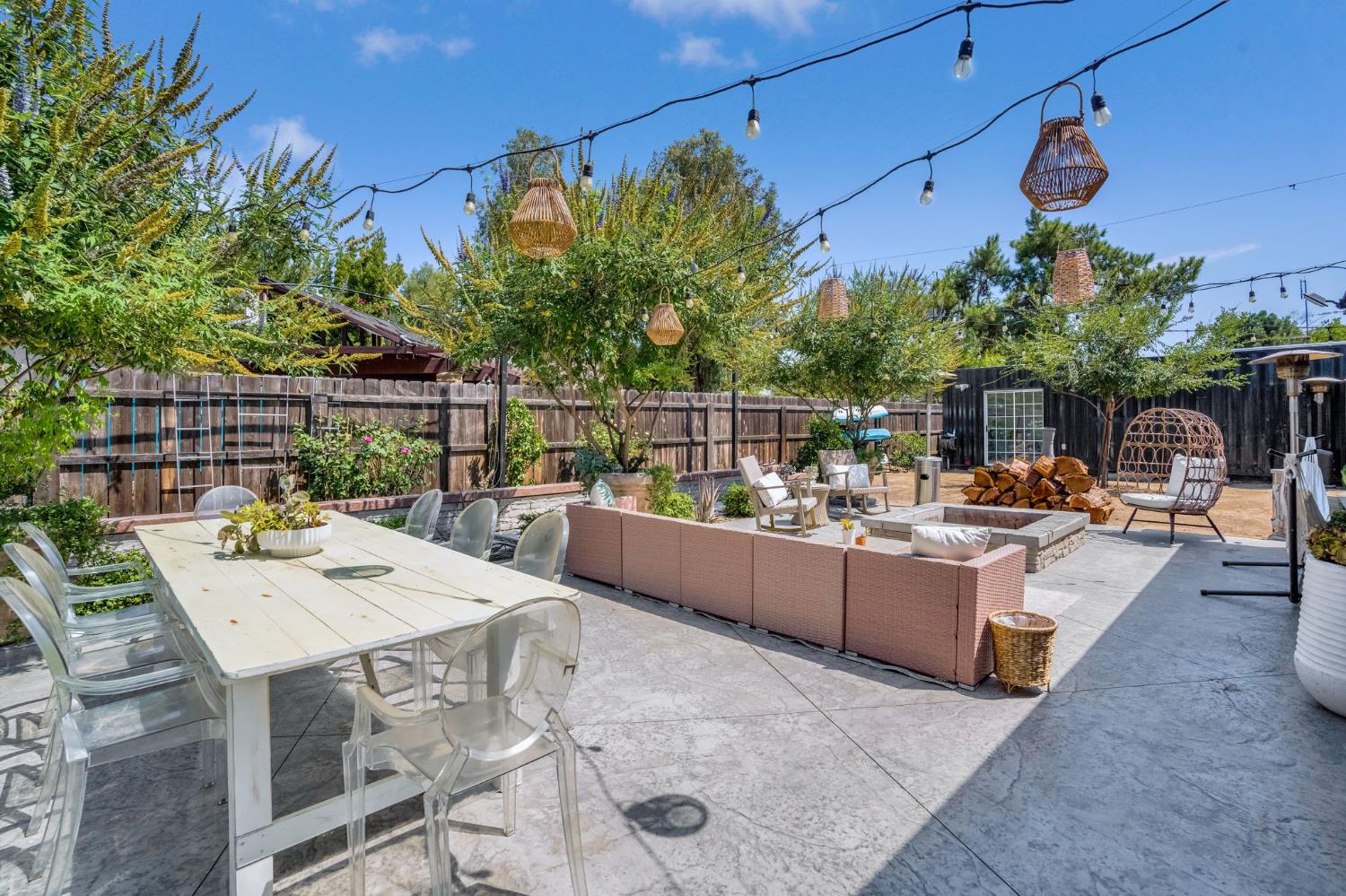 4690 N Barton Ave, Fresno, CA 93726