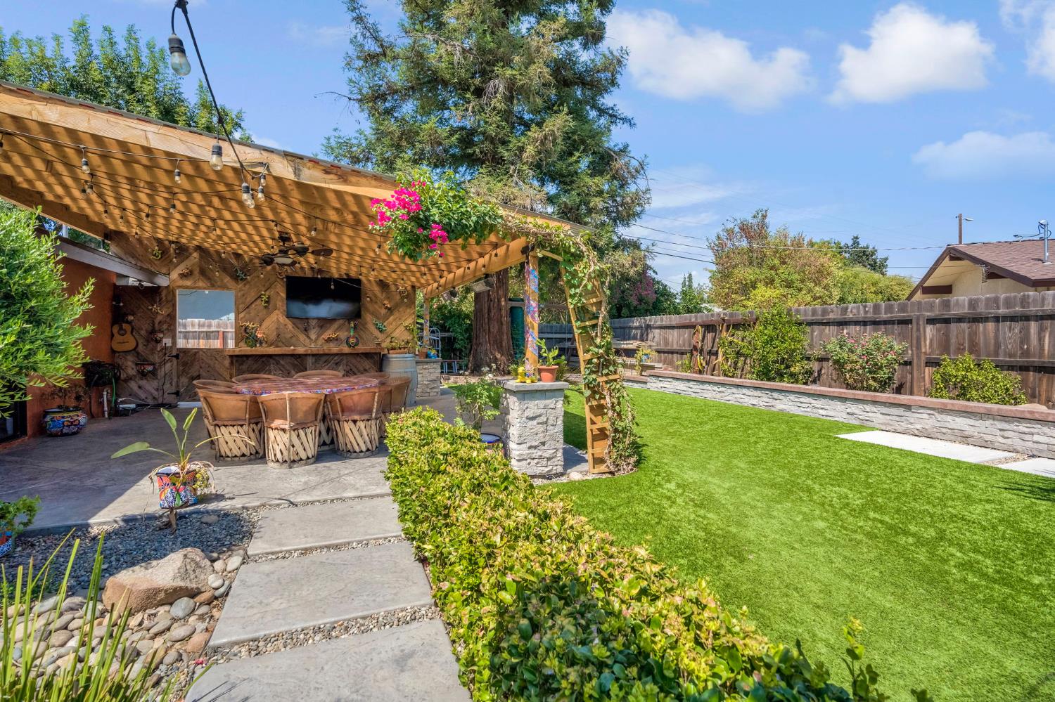 4690 N Barton Ave, Fresno, CA 93726