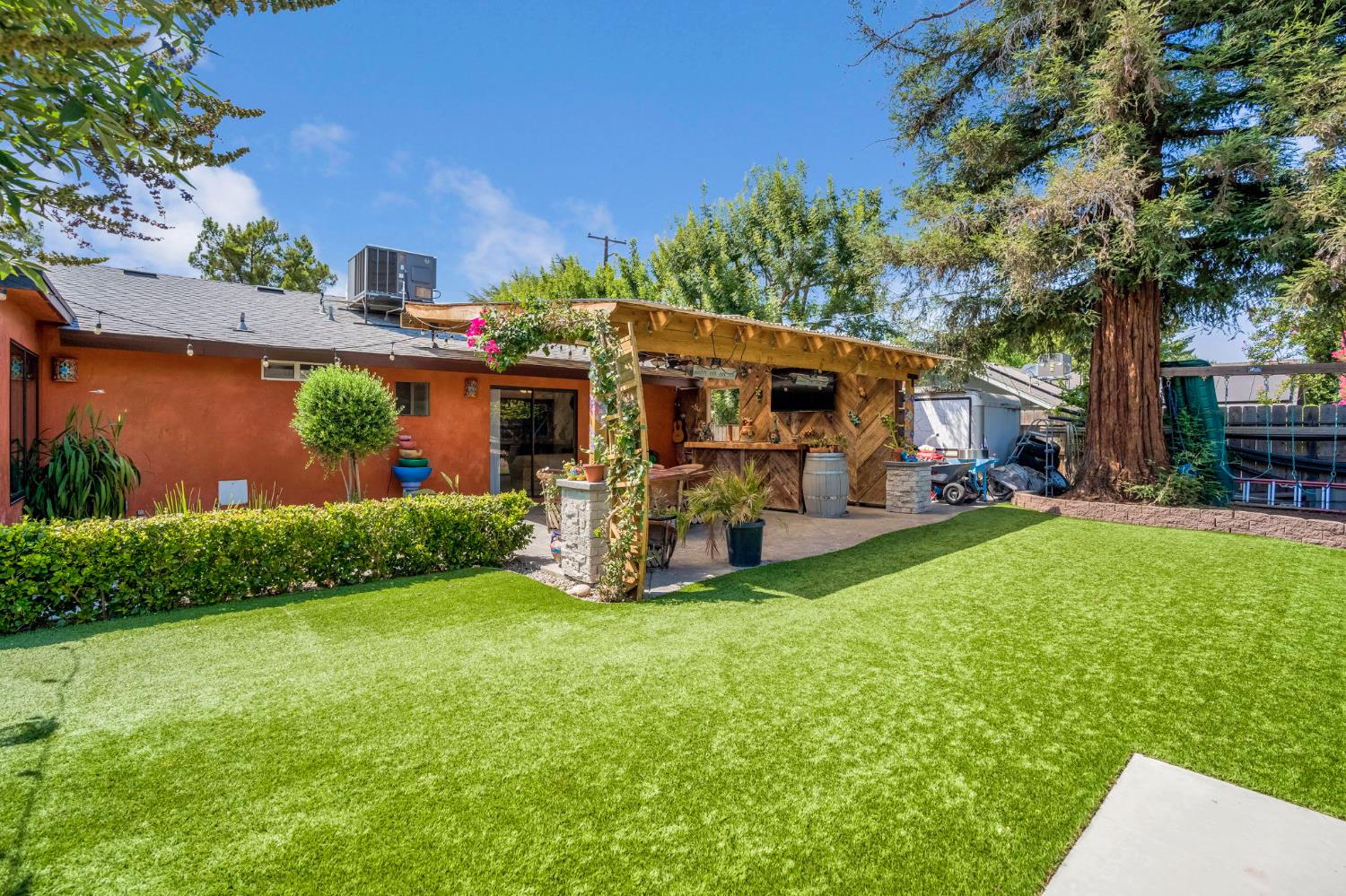 4690 N Barton Ave, Fresno, CA 93726