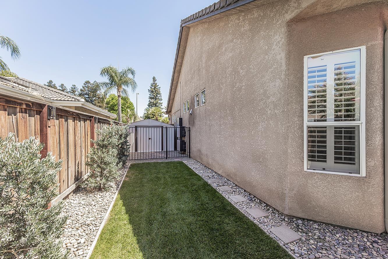 4994 W Minarets Ave, Fresno, CA 93722