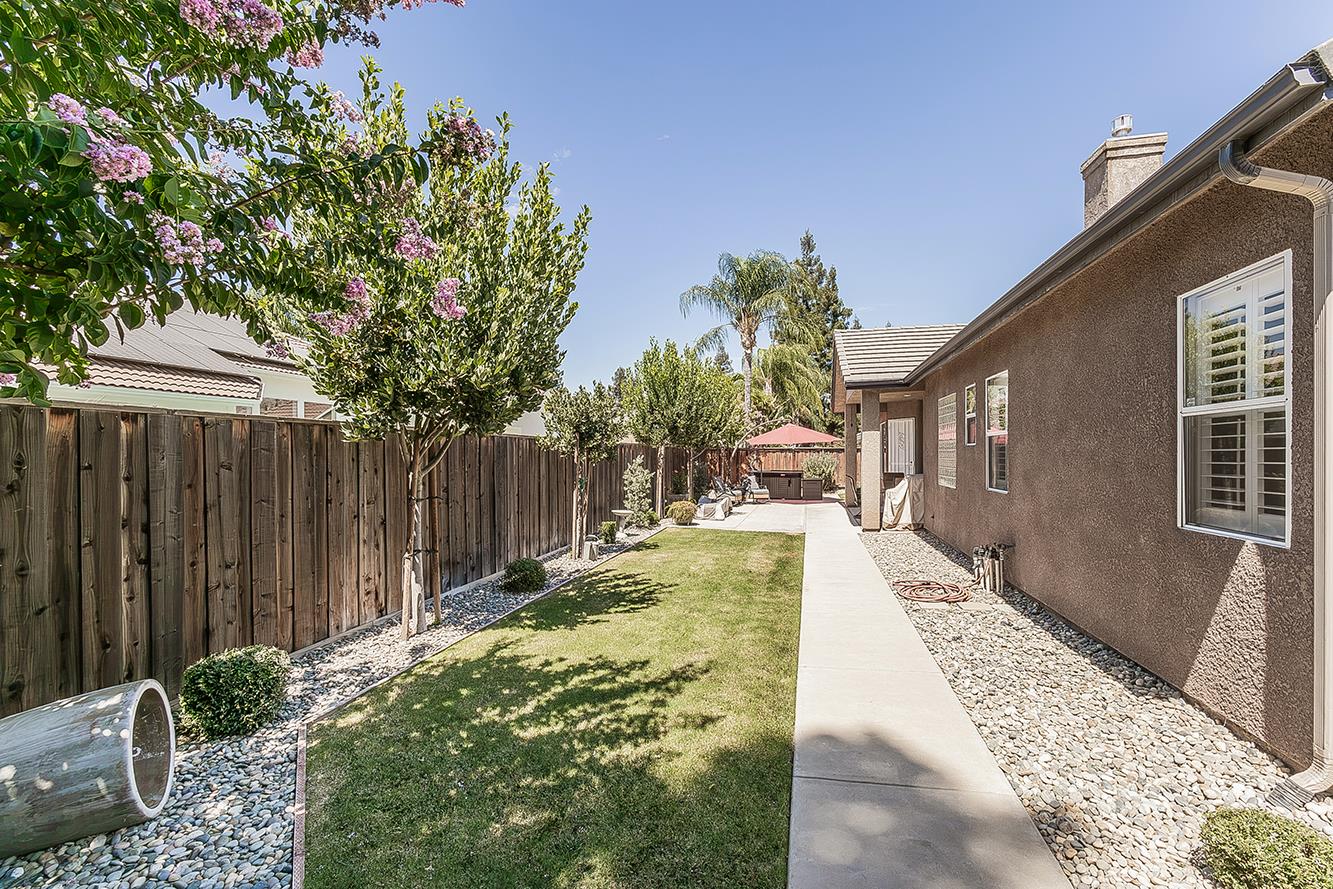 4994 W Minarets Ave, Fresno, CA 93722