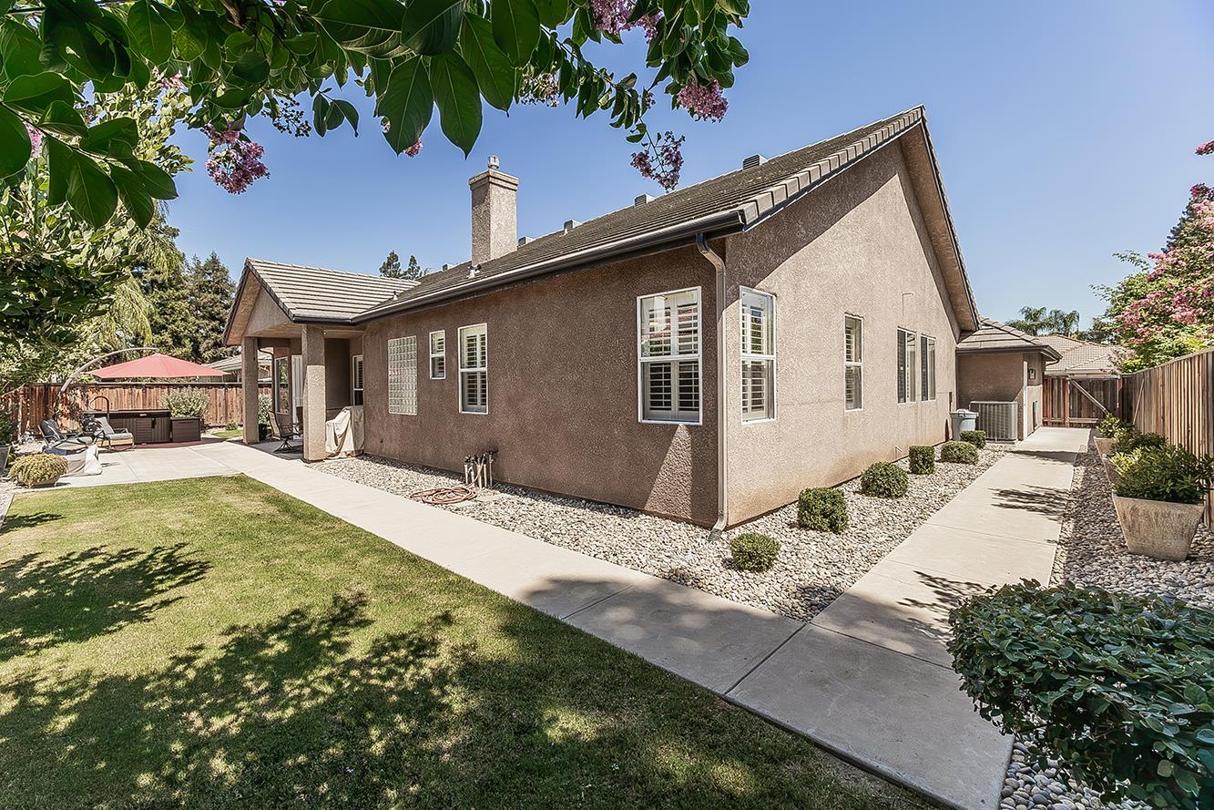 4994 W Minarets Ave, Fresno, CA 93722