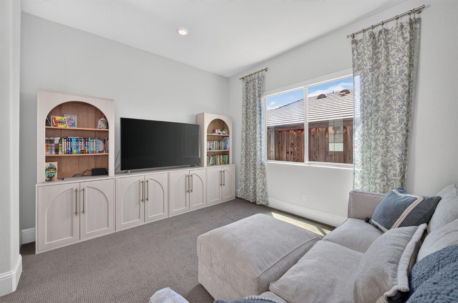 2314 E Kynzlee Ave, Fresno, CA 93730