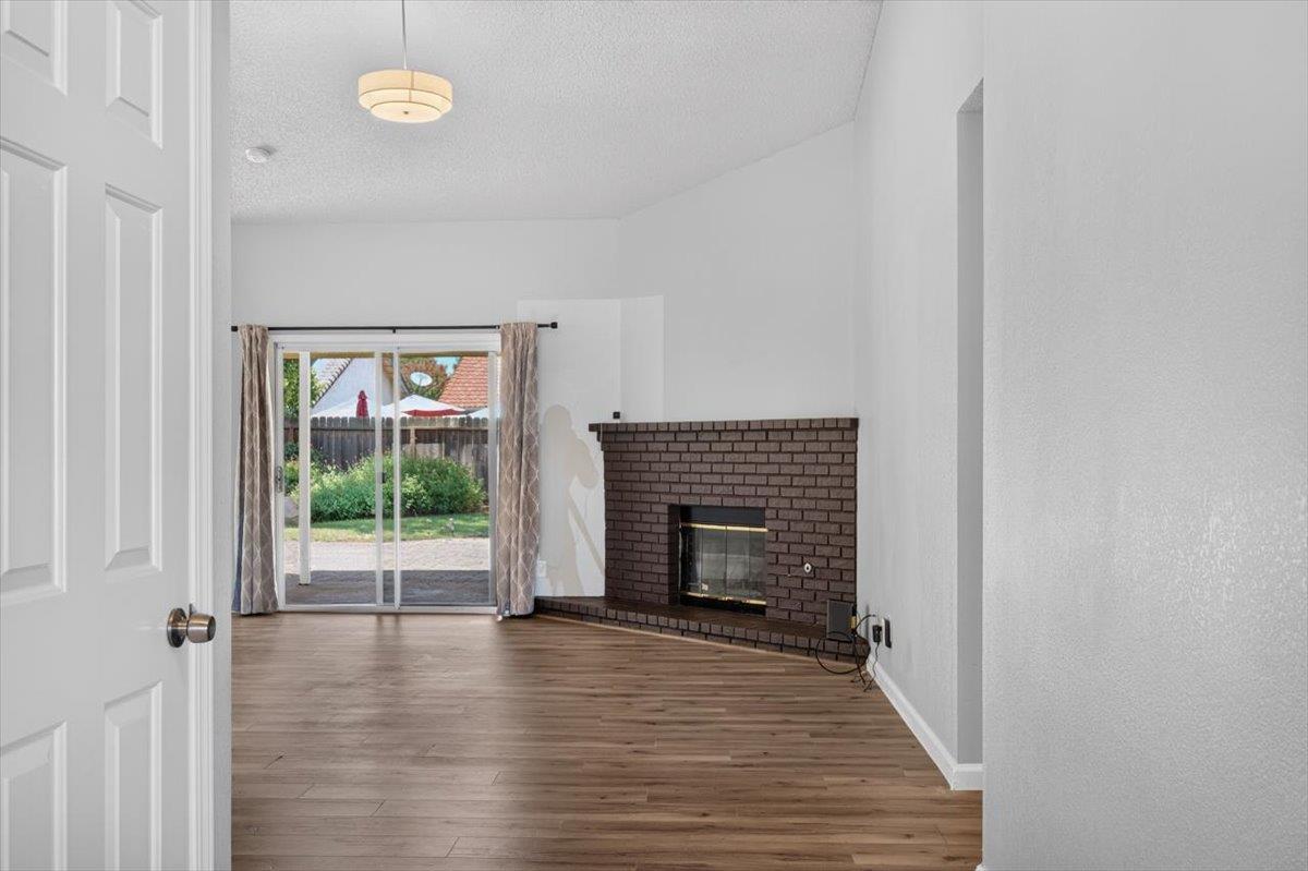 2539 Stuart Ave, Clovis, CA 93611