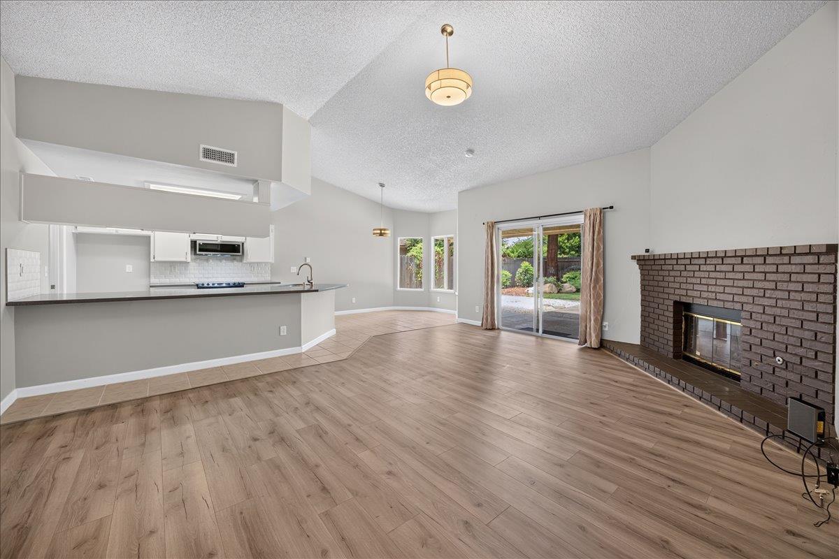 2539 Stuart Ave, Clovis, CA 93611