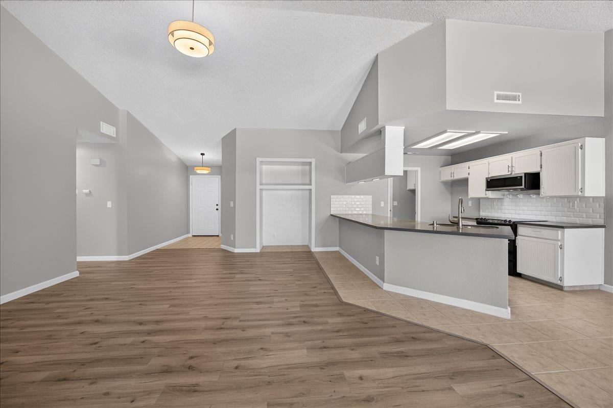 2539 Stuart Ave, Clovis, CA 93611