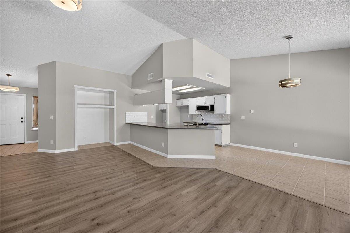 2539 Stuart Ave, Clovis, CA 93611