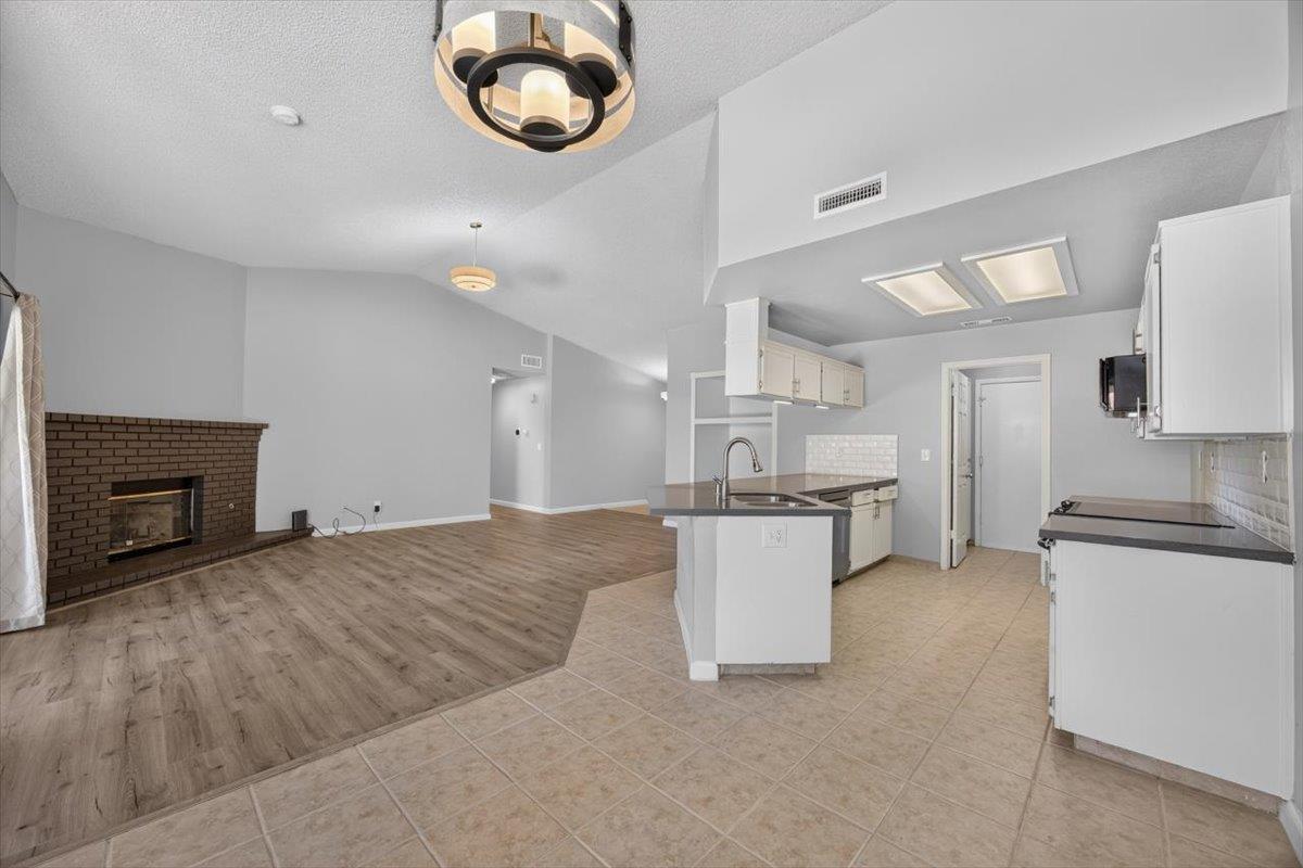 2539 Stuart Ave, Clovis, CA 93611