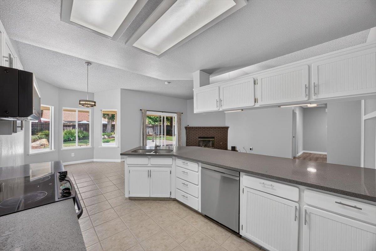 2539 Stuart Ave, Clovis, CA 93611