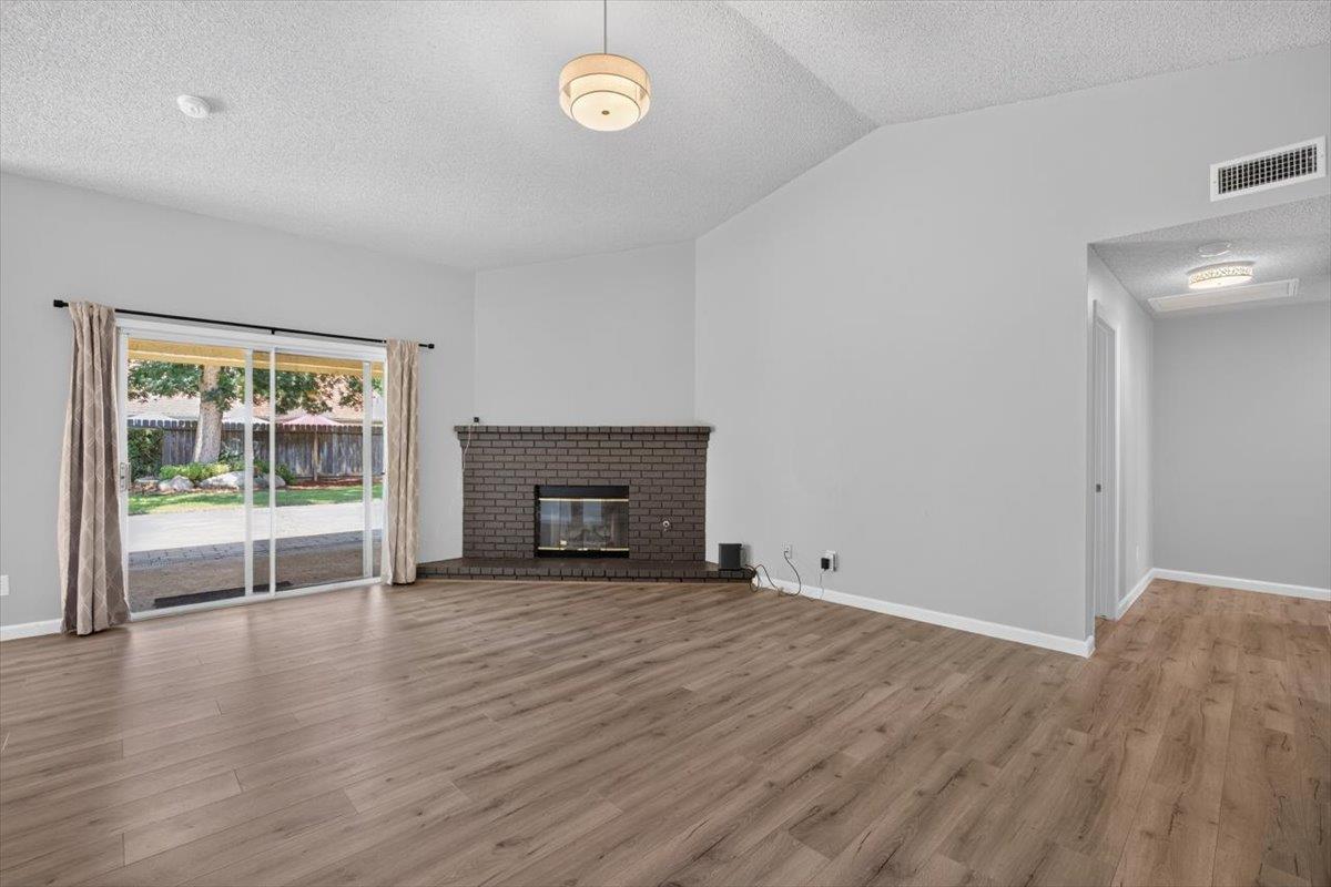 2539 Stuart Ave, Clovis, CA 93611