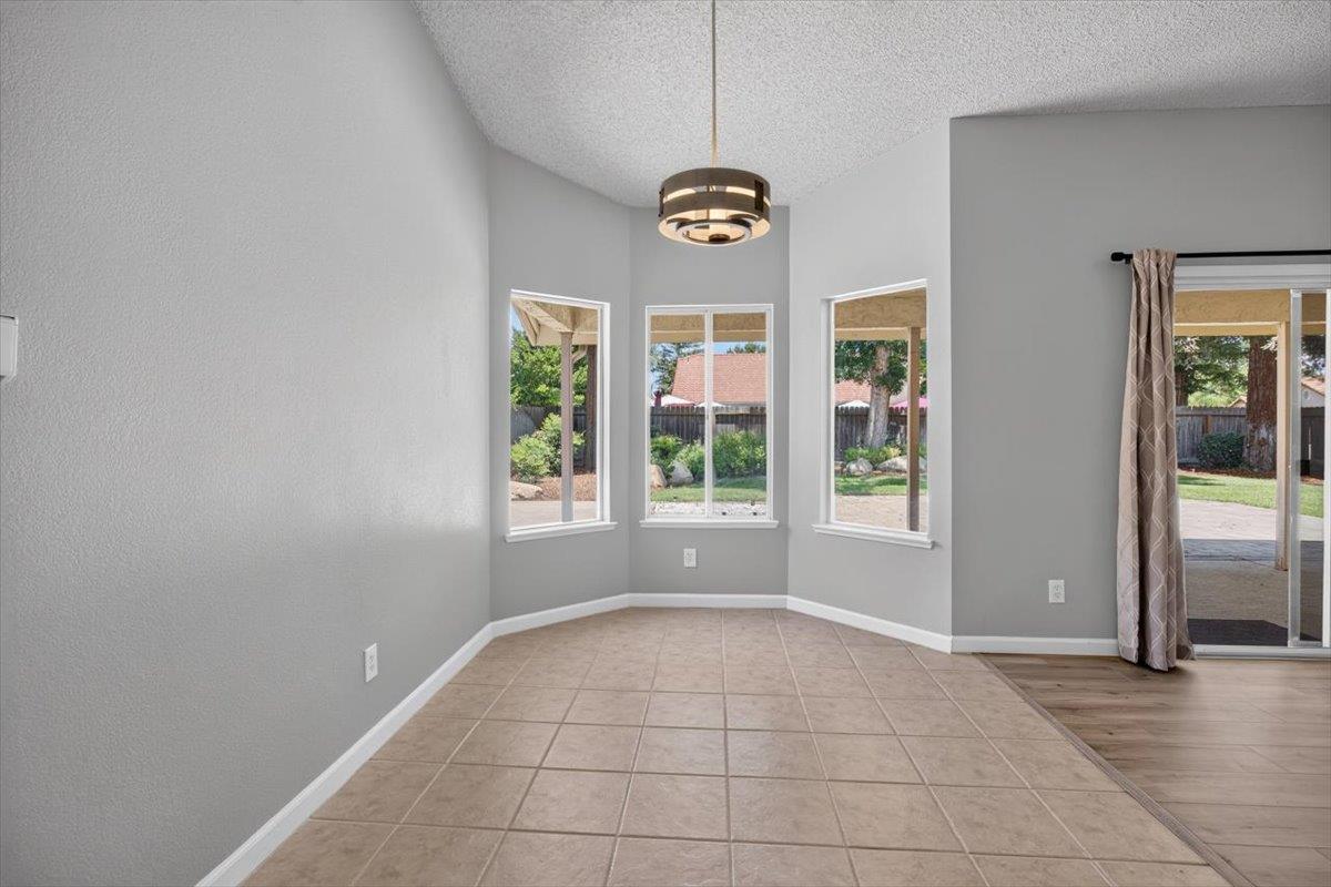 2539 Stuart Ave, Clovis, CA 93611