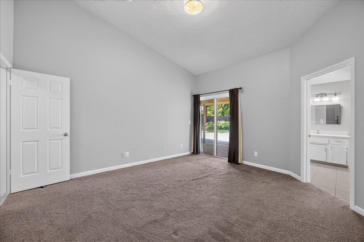 2539 Stuart Ave, Clovis, CA 93611