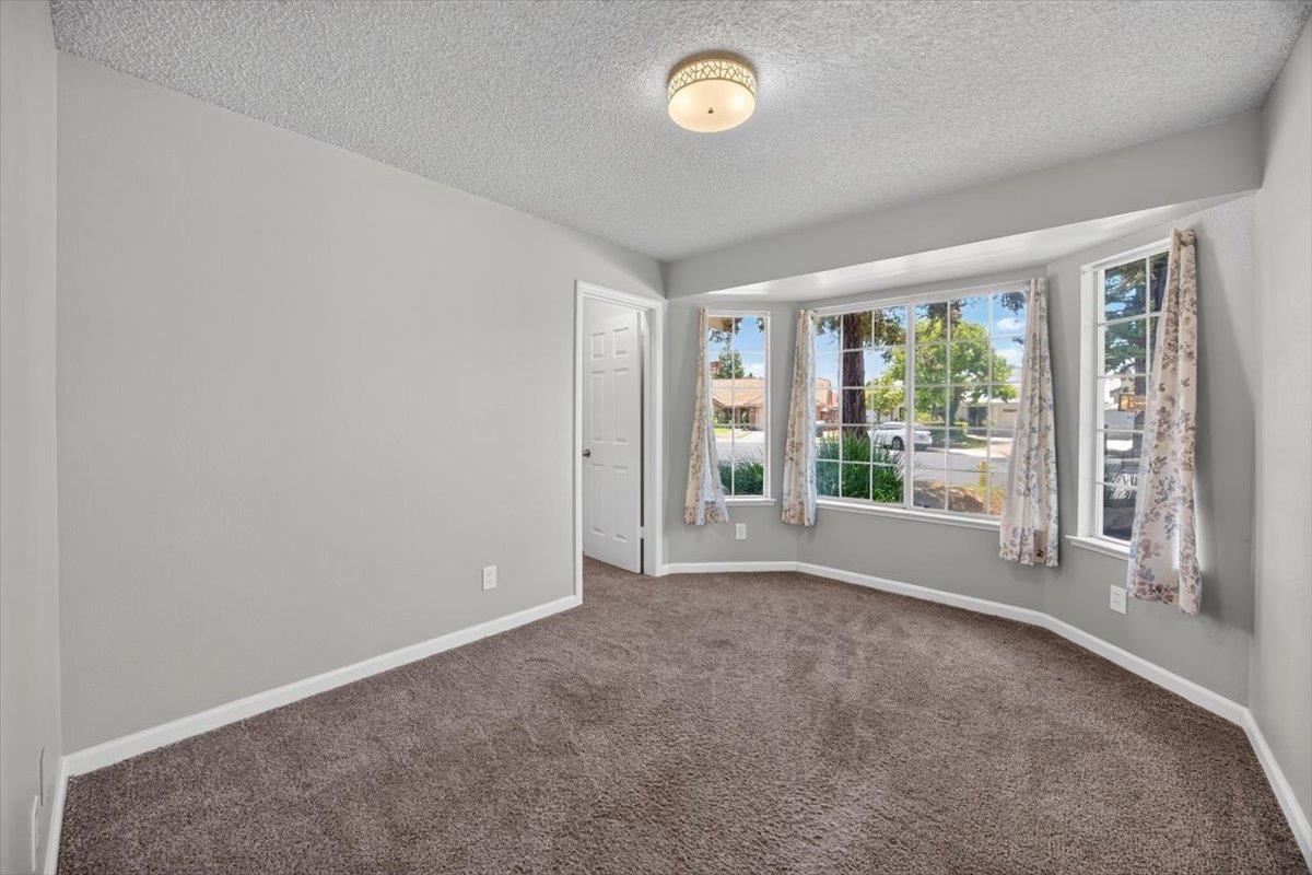 2539 Stuart Ave, Clovis, CA 93611