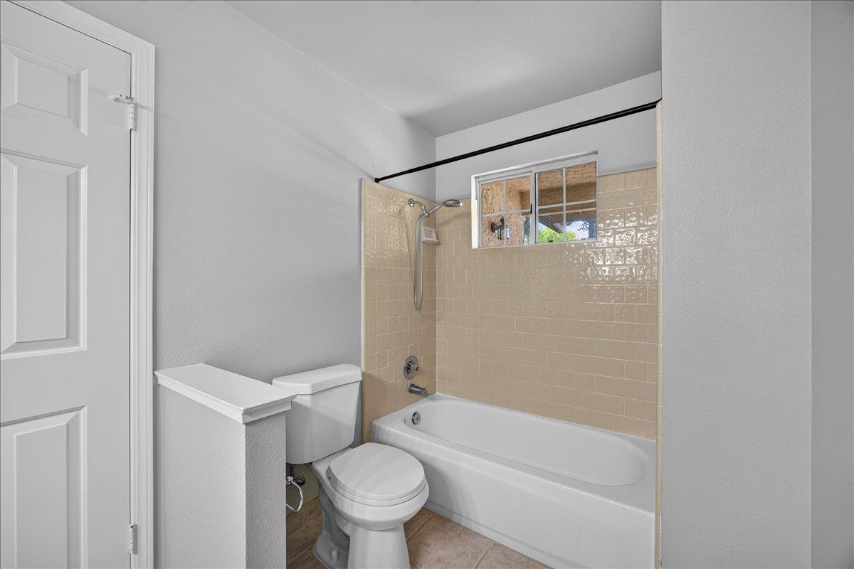 2539 Stuart Ave, Clovis, CA 93611