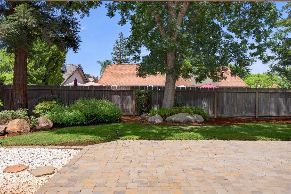 2539 Stuart Ave, Clovis, CA 93611