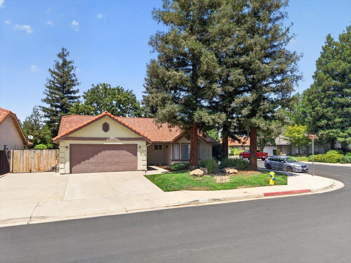 2539 Stuart Ave, Clovis, CA 93611