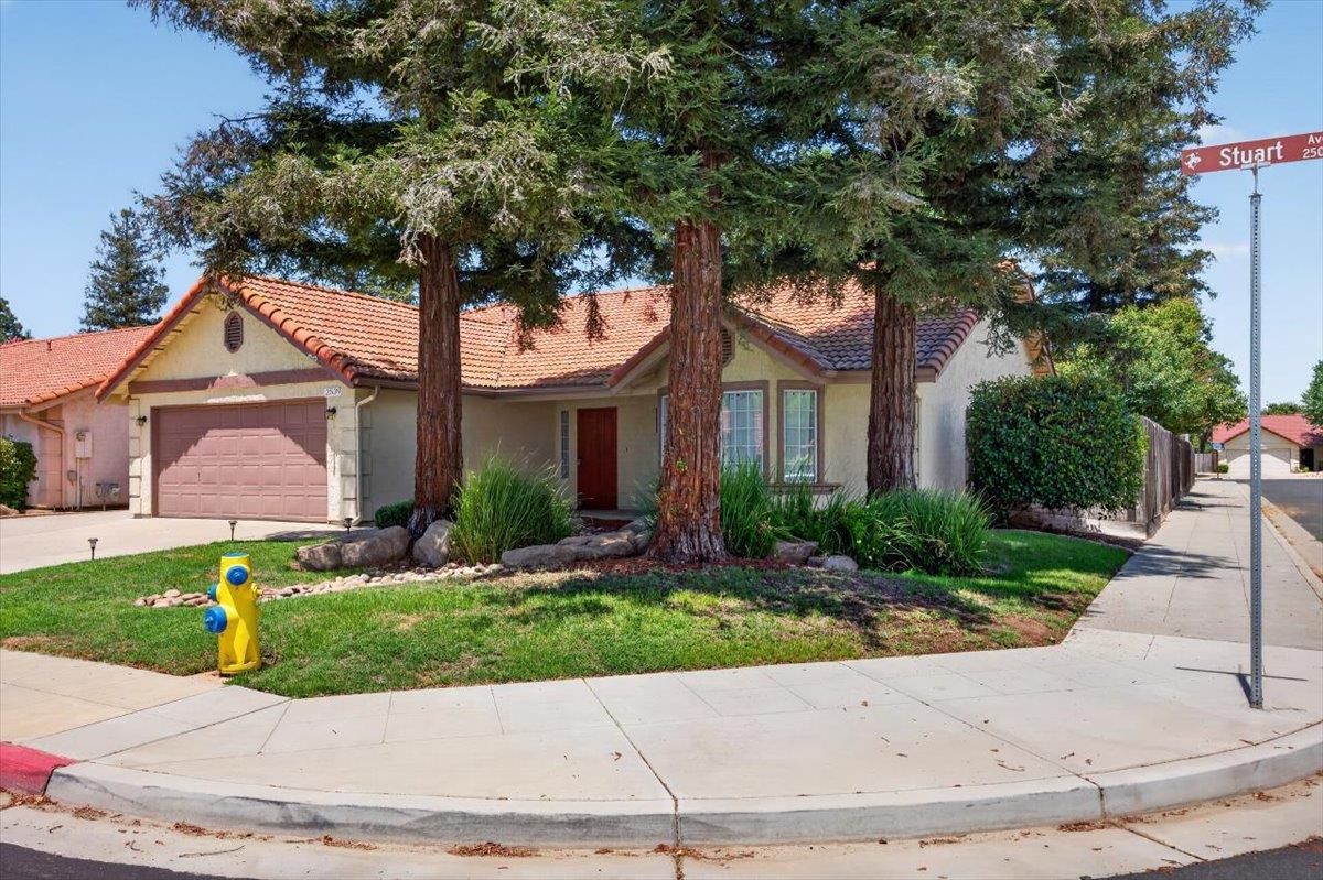 2539 Stuart Ave, Clovis, CA 93611