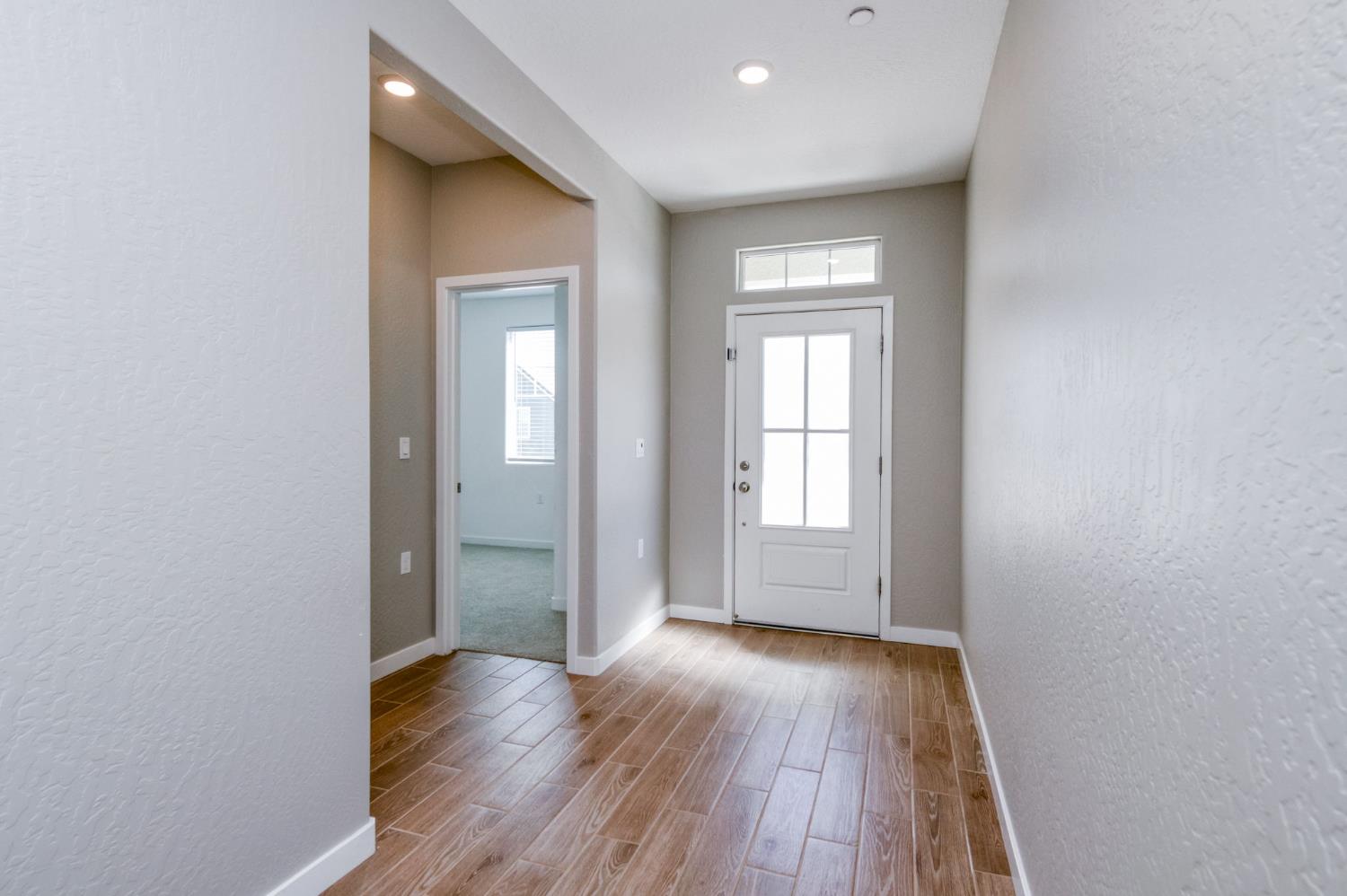 1069 Wolverton Way W, Madera, CA 93636