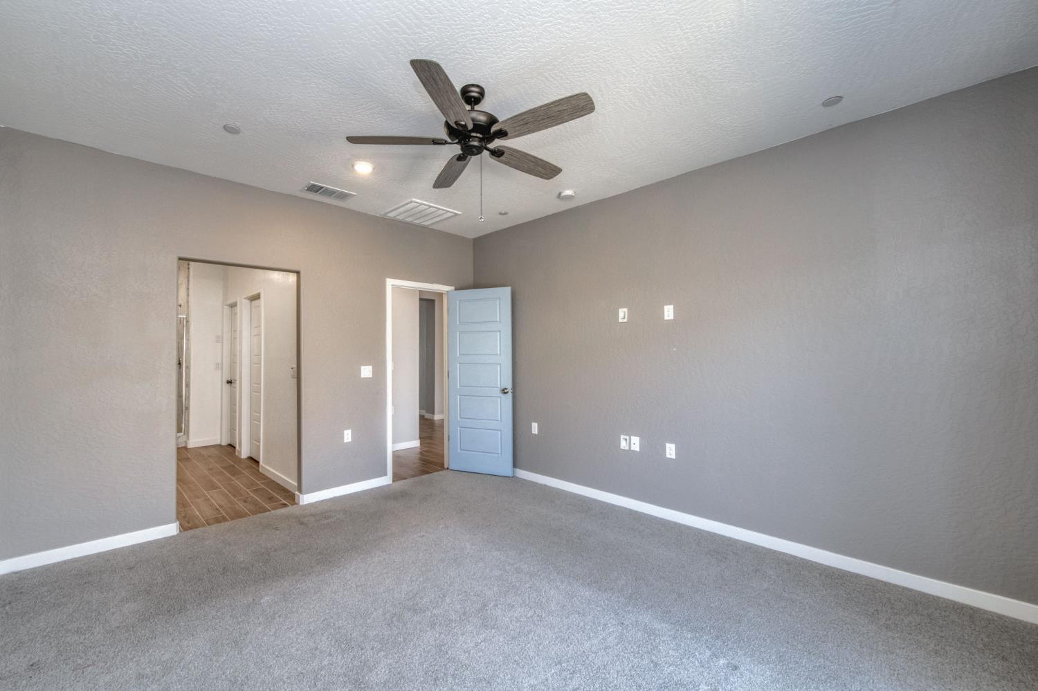 1069 Wolverton Way W, Madera, CA 93636