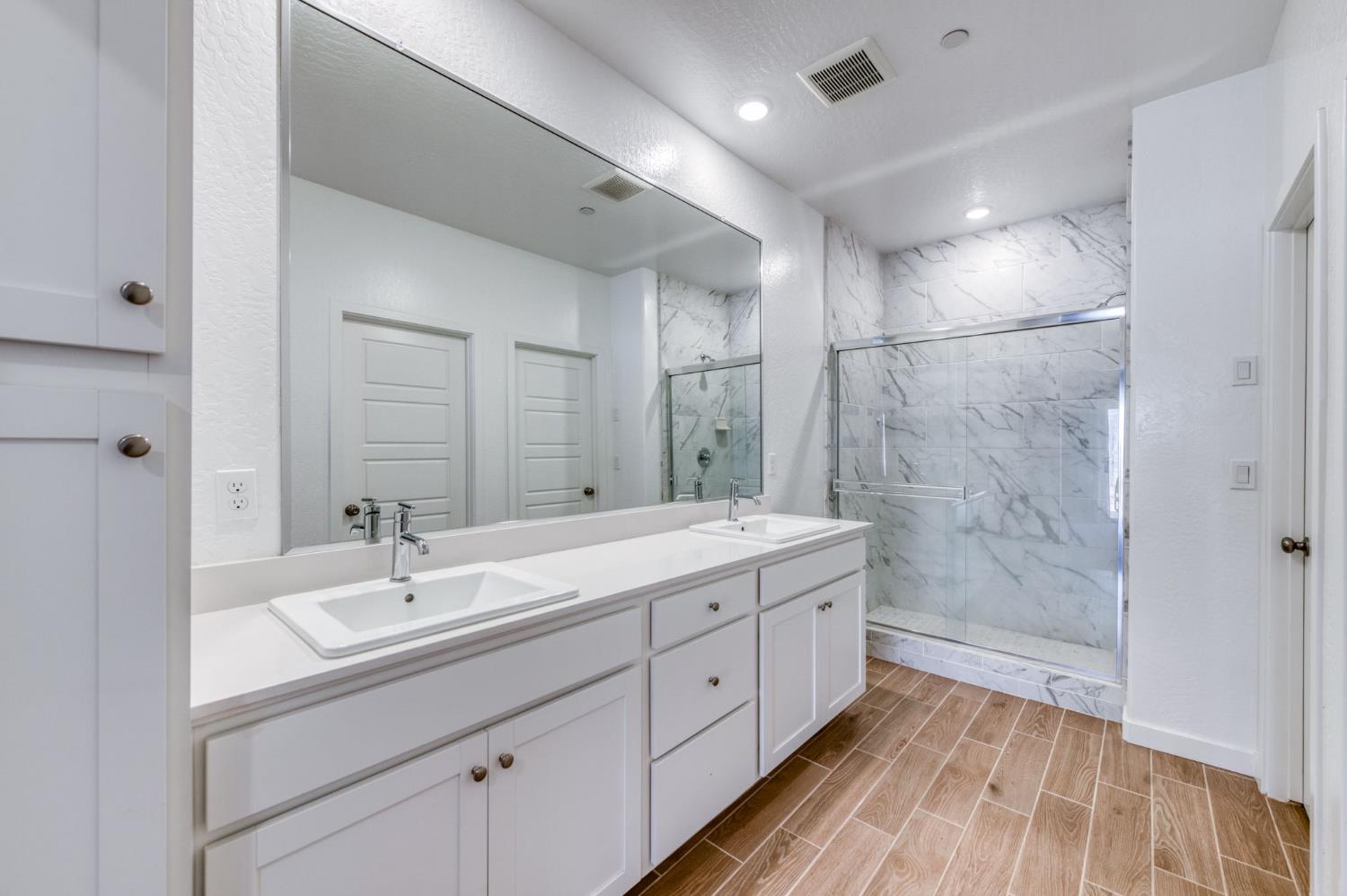 1069 Wolverton Way W, Madera, CA 93636