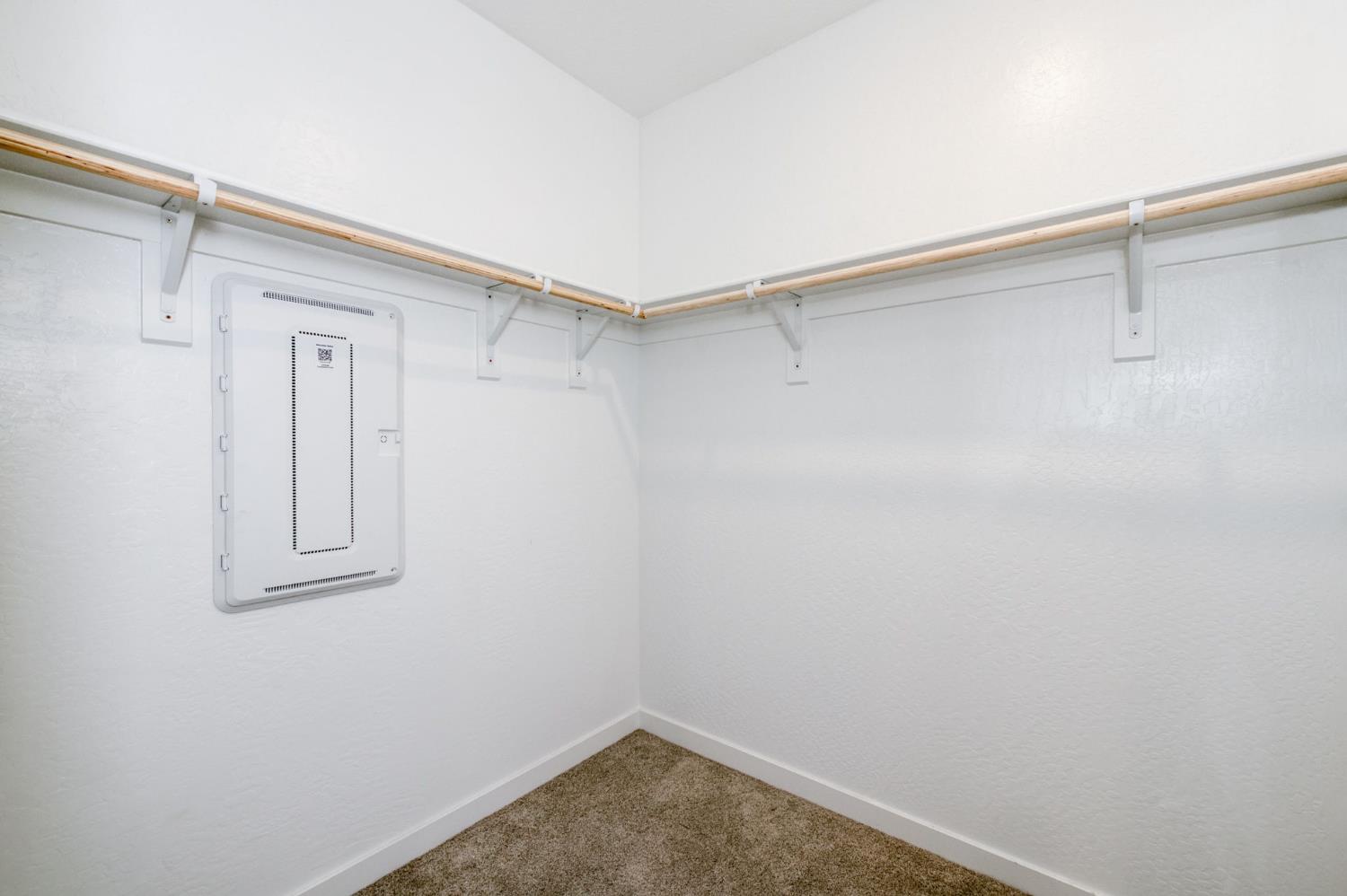 1069 Wolverton Way W, Madera, CA 93636