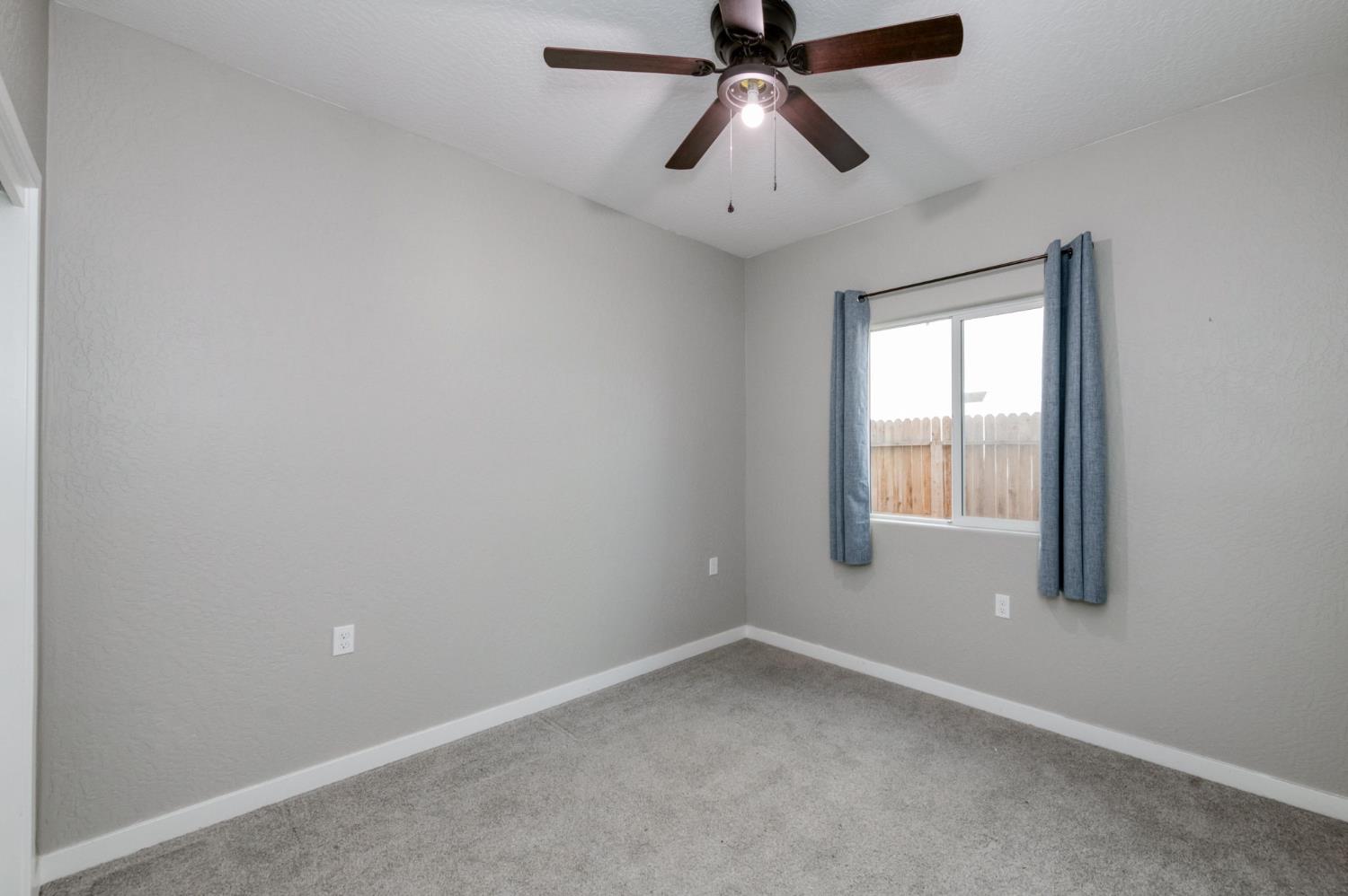 1069 Wolverton Way W, Madera, CA 93636