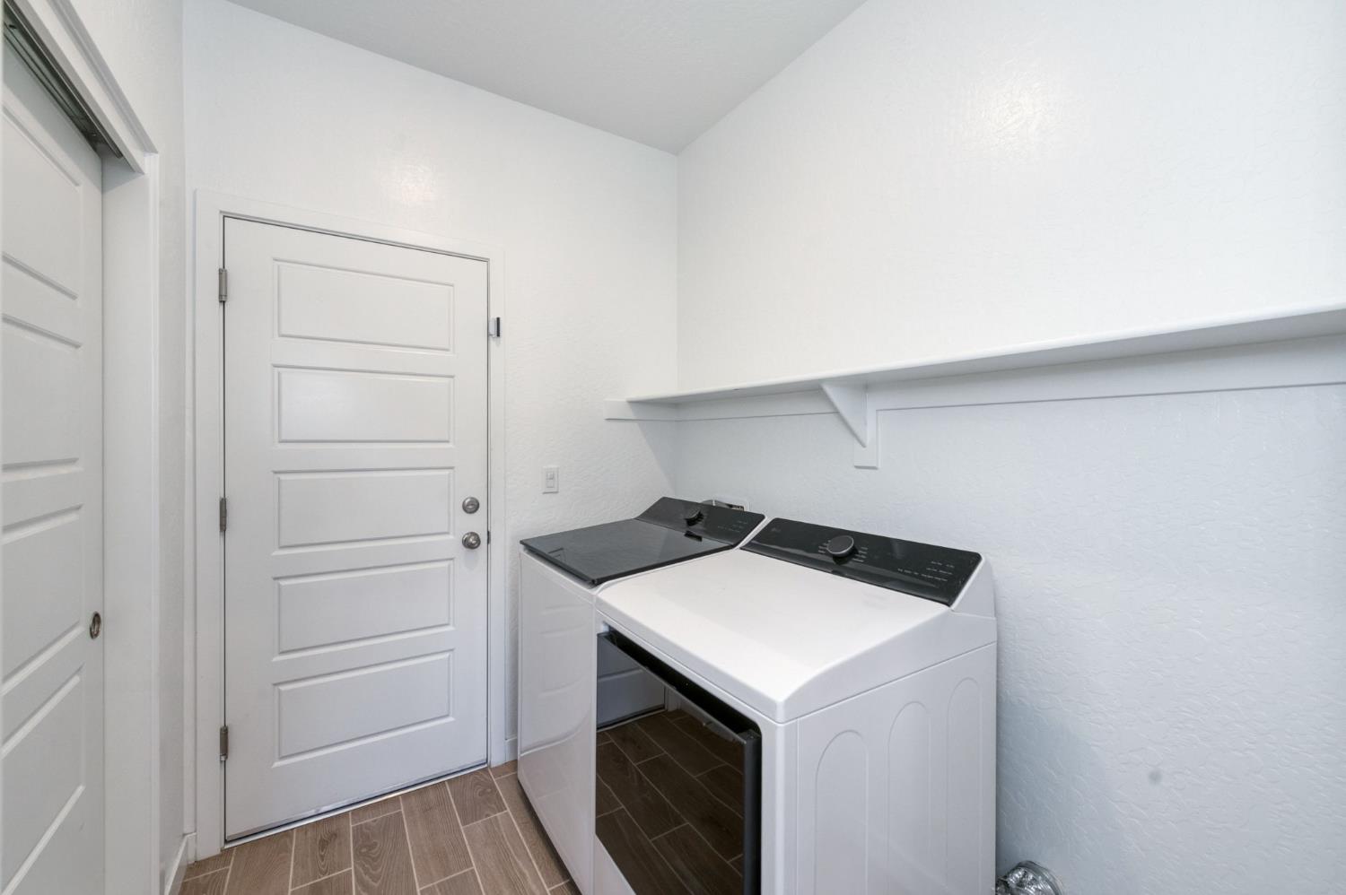 1069 Wolverton Way W, Madera, CA 93636