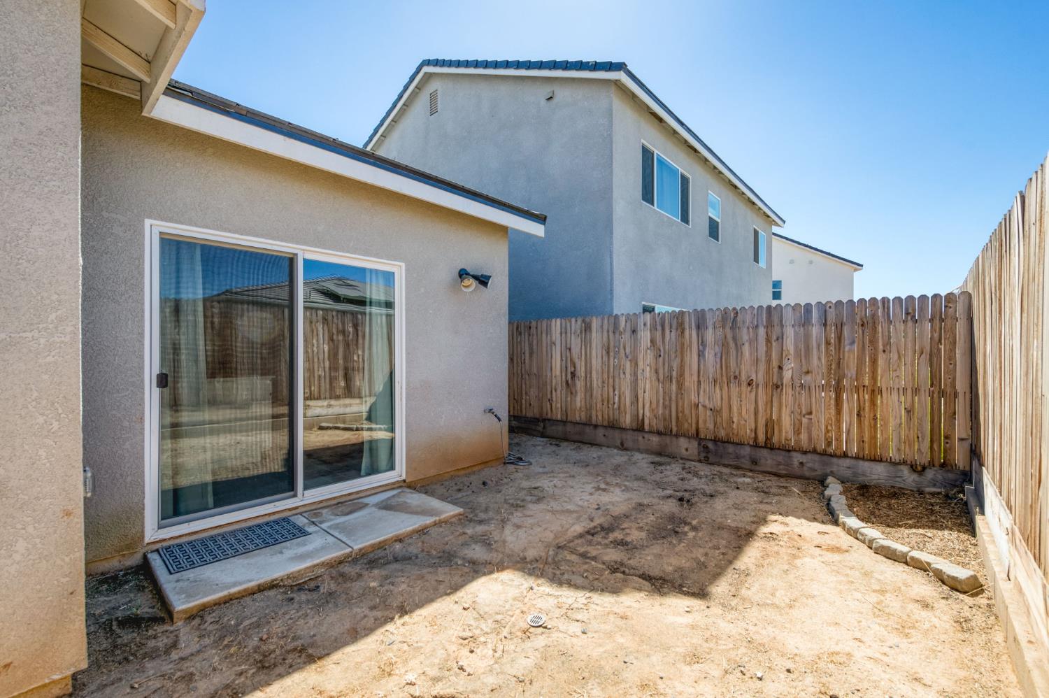 1069 Wolverton Way W, Madera, CA 93636