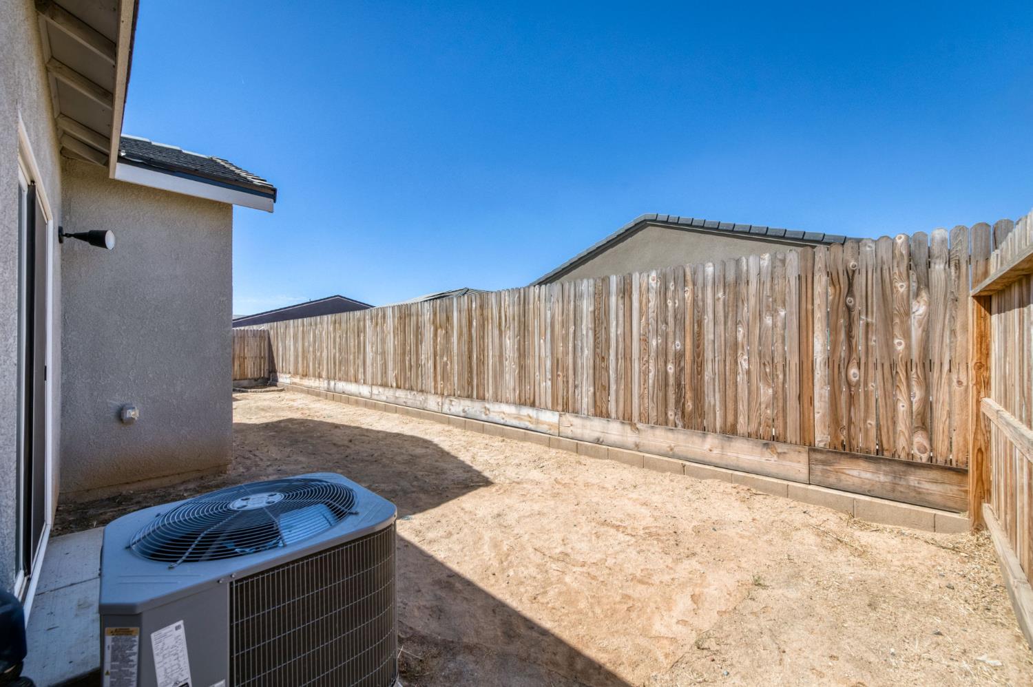 1069 Wolverton Way W, Madera, CA 93636