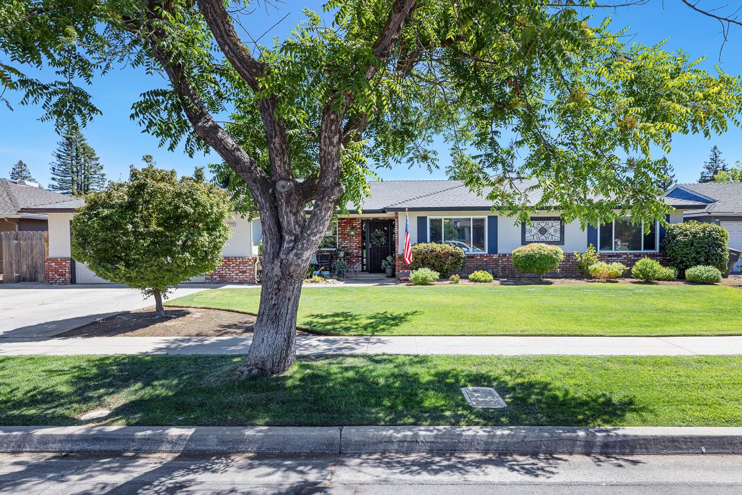 1325 W Magill Ave, Fresno, CA 93711