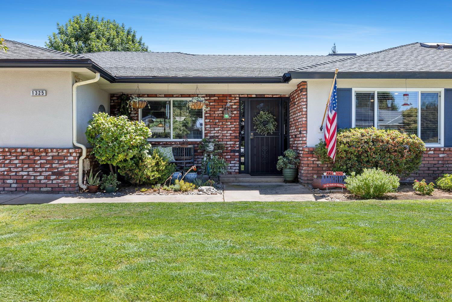 1325 W Magill Ave, Fresno, CA 93711