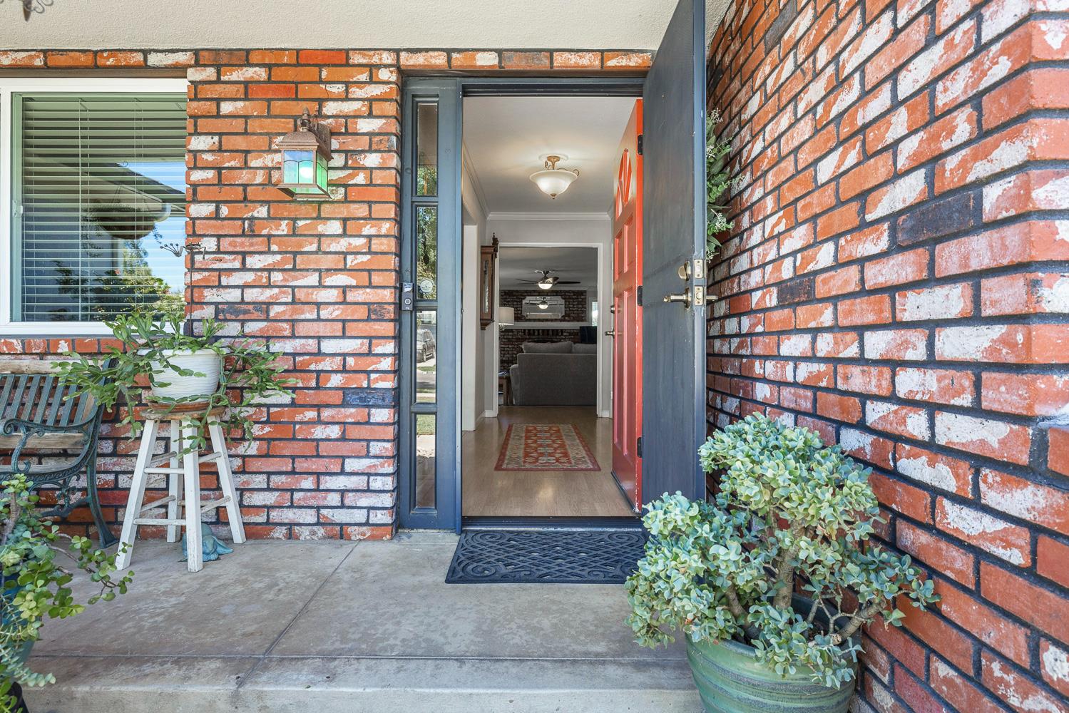 1325 W Magill Ave, Fresno, CA 93711