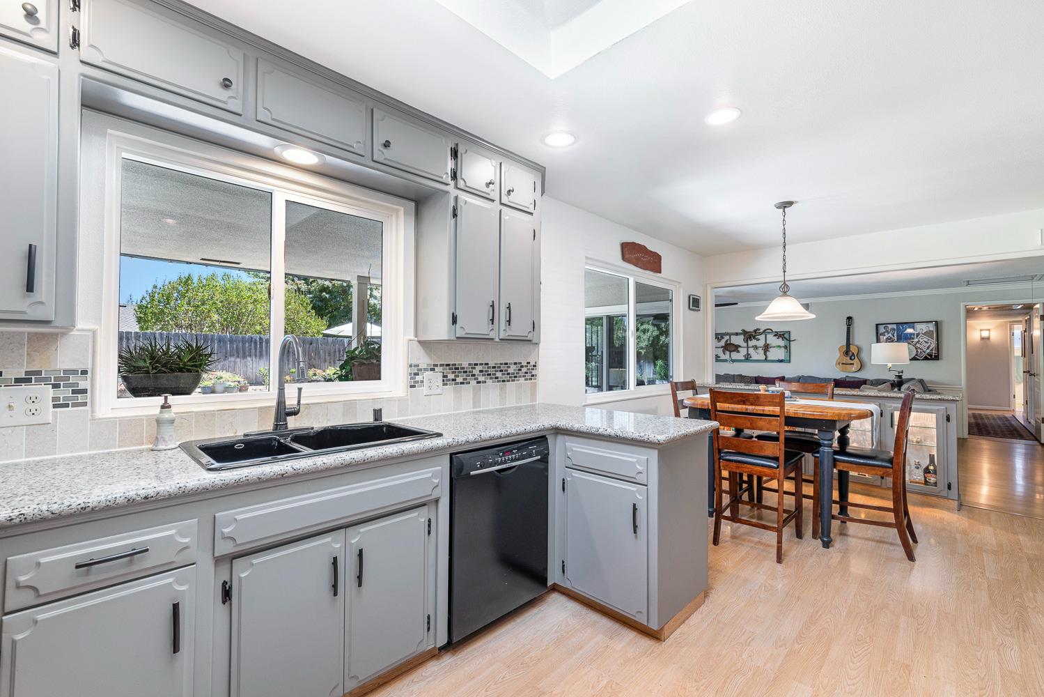1325 W Magill Ave, Fresno, CA 93711