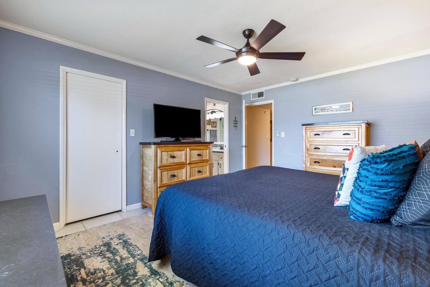 1325 W Magill Ave, Fresno, CA 93711