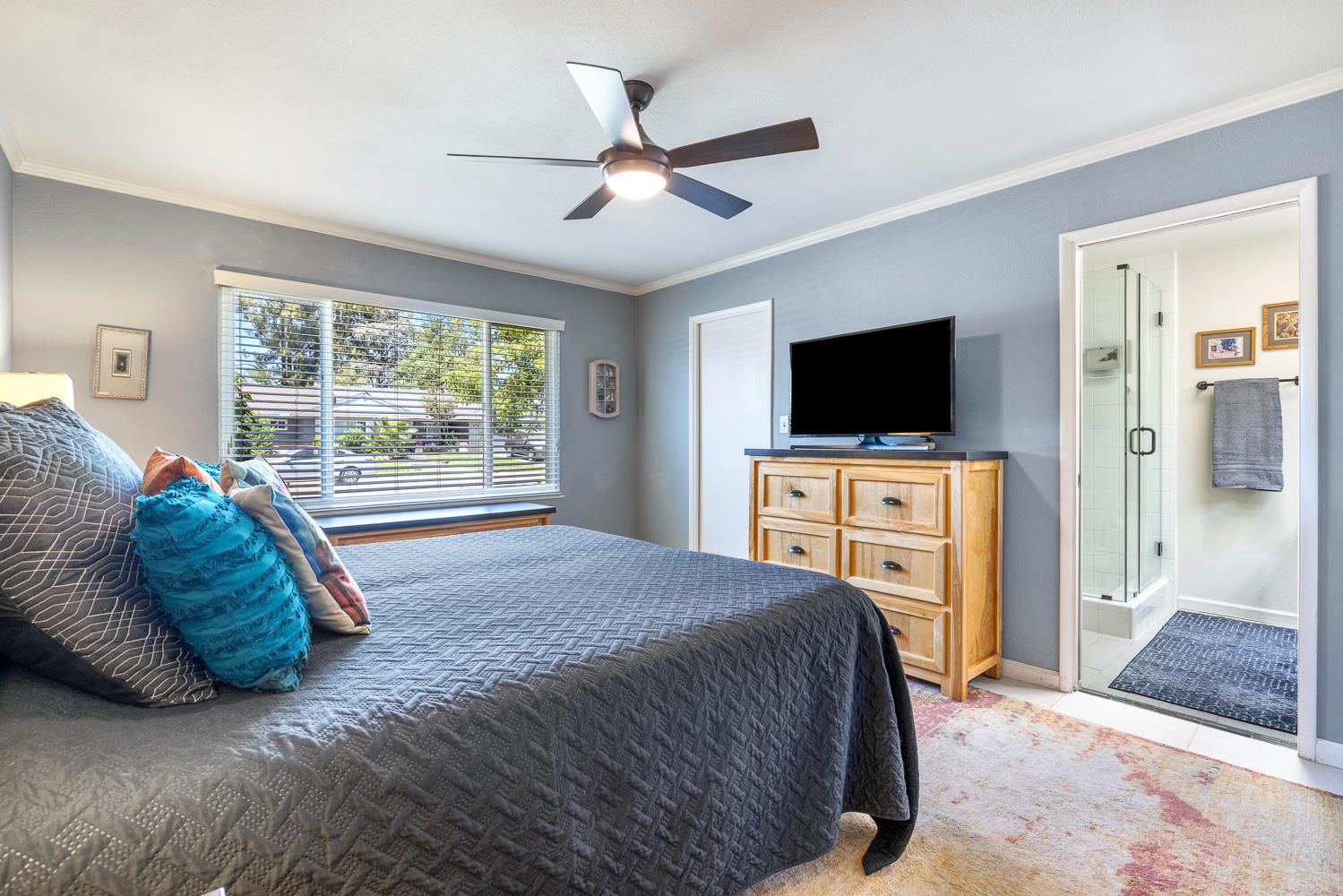 1325 W Magill Ave, Fresno, CA 93711